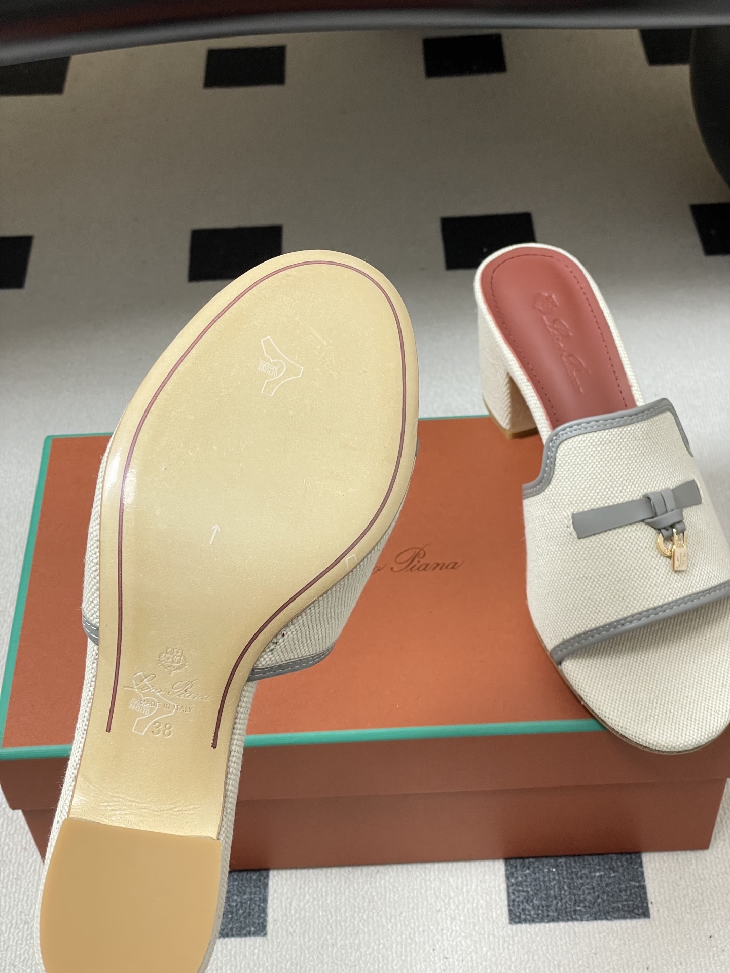 -2026🆕最新配色 Loro Piana 诺悠翩雅 LP Summer Charms经典款平底拖鞋五金
