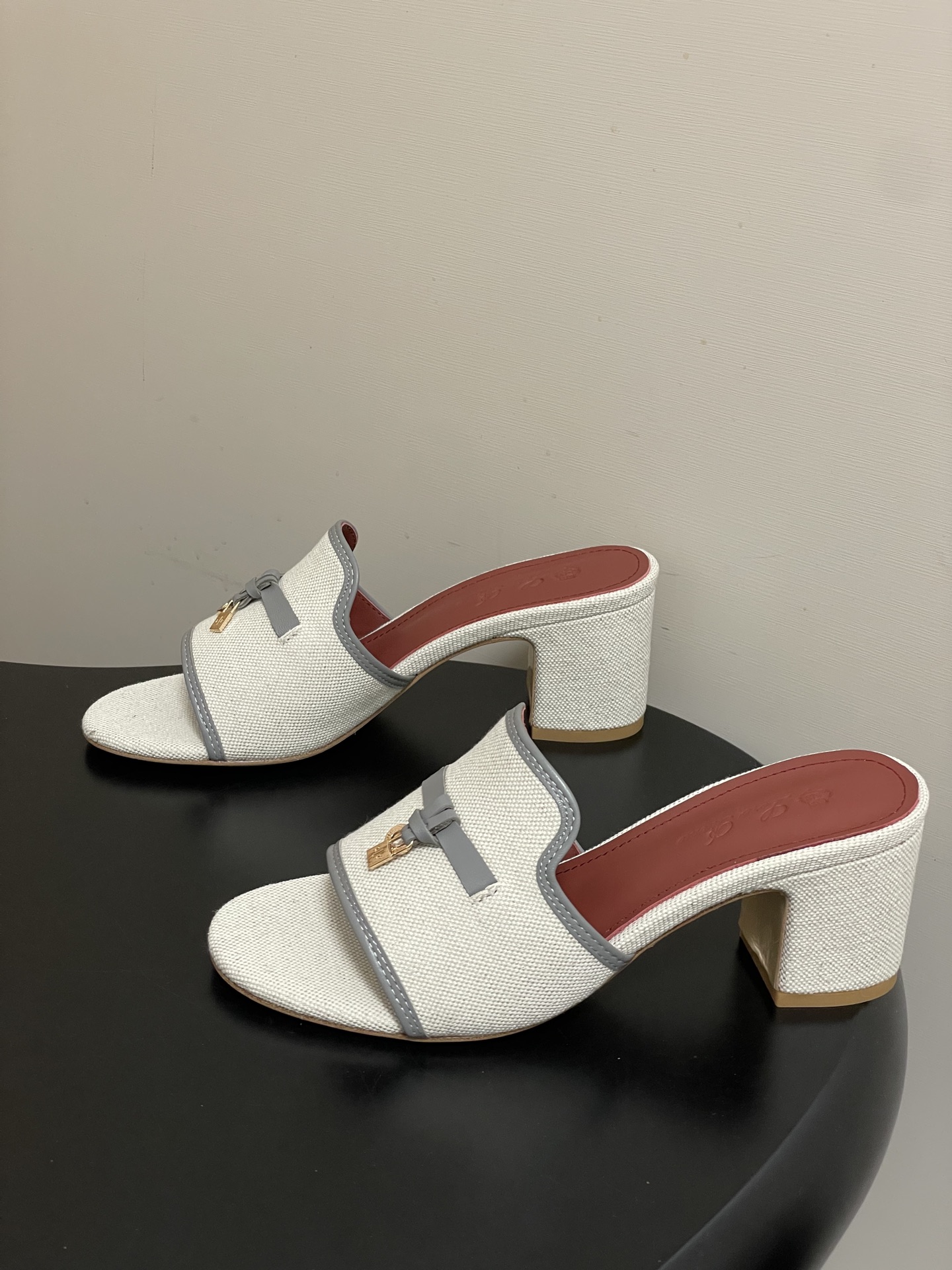 -2026🆕最新配色 Loro Piana 诺悠翩雅 LP Summer Charms经典款平底拖鞋五金