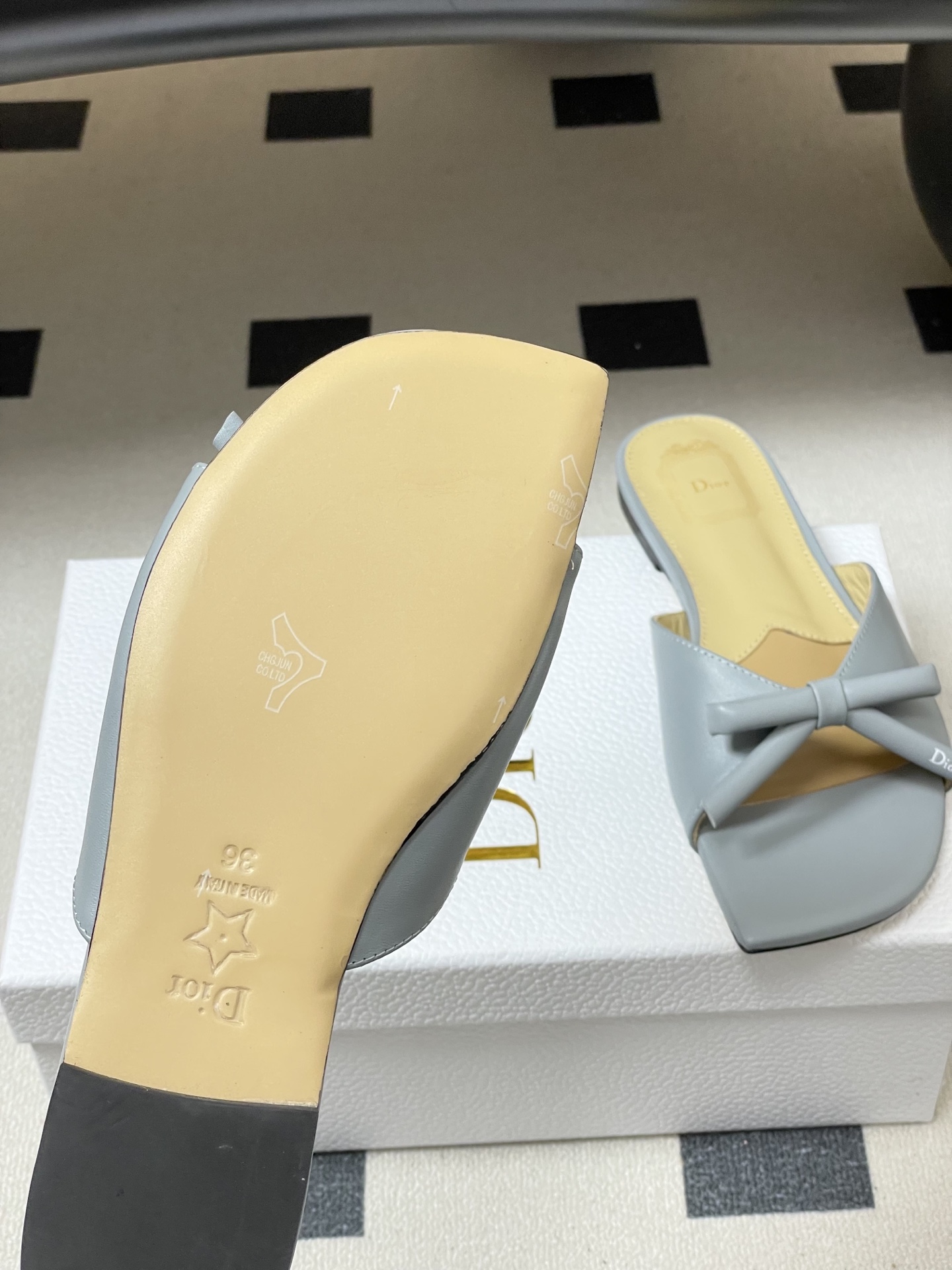 -26ss春夏新款Dior迪奥🆕最新走秀款 D-Bow 平底凉拖鞋 CD字母蝴蝶结露趾鱼嘴拖鞋这款 Di