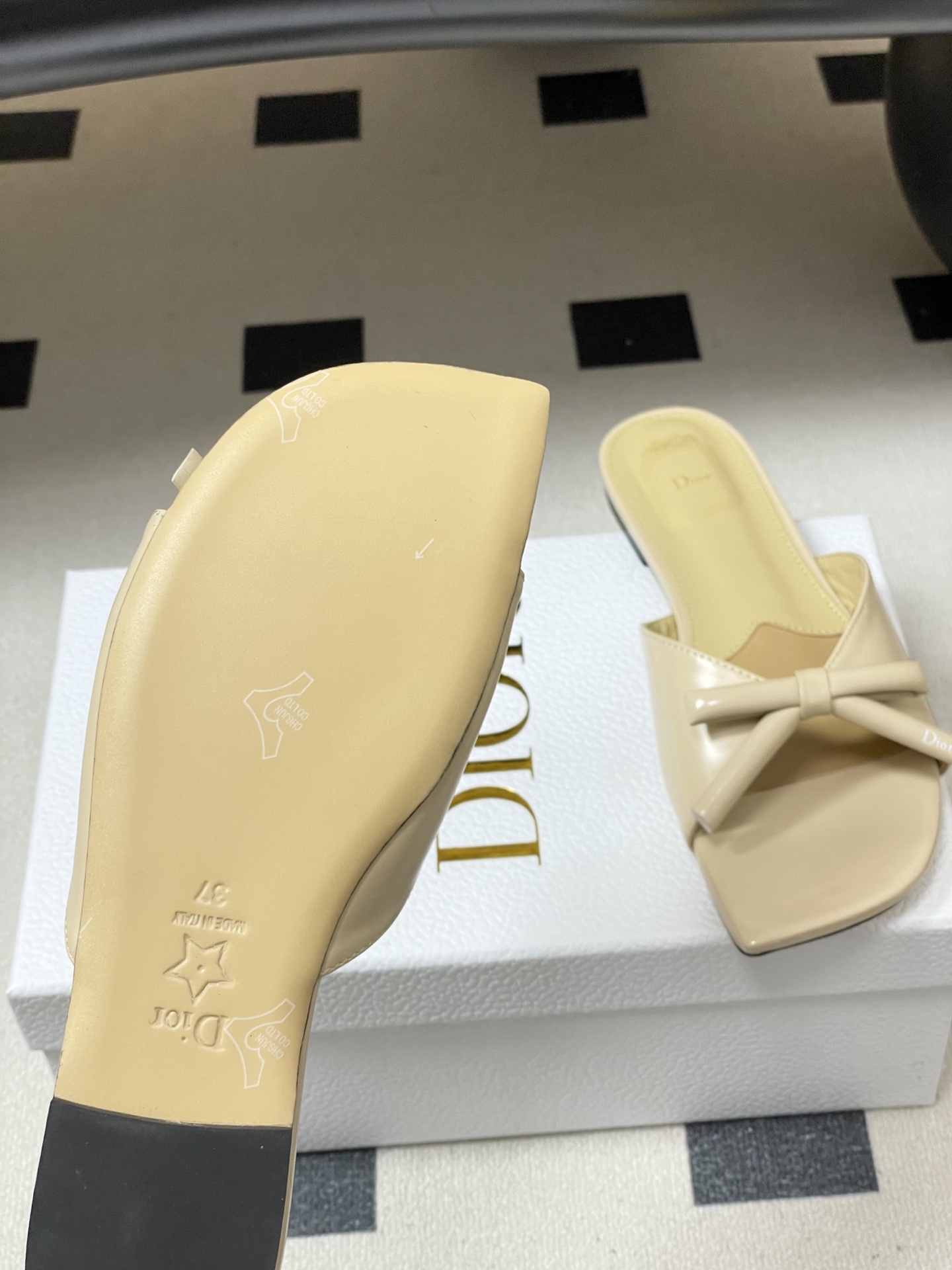 -26ss春夏新款Dior迪奥🆕最新走秀款 D-Bow 平底凉拖鞋 CD字母蝴蝶结露趾鱼嘴拖鞋这款 Di