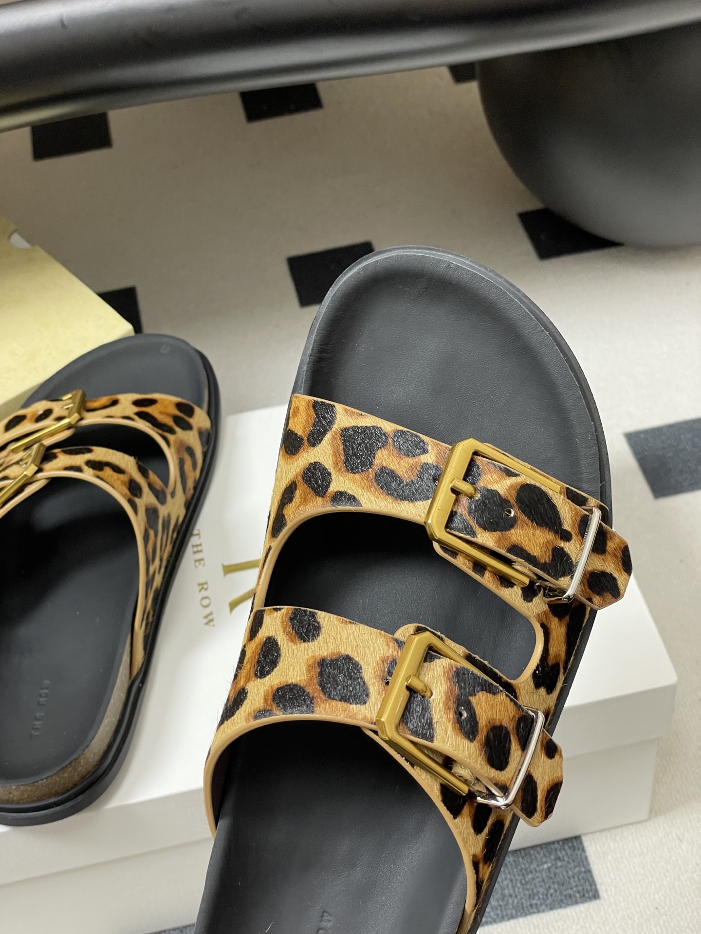 -THE ROW 26s春夏新款 TR 双带扣勃肯拖鞋马毛休闲沙滩凉拖鞋真正的好鞋，从不需要多余装饰。这