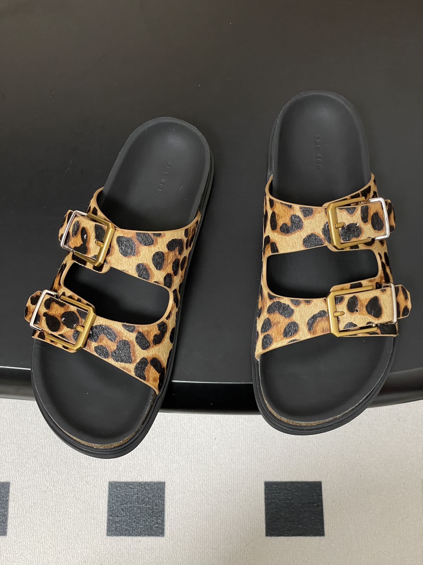 -THE ROW 26s春夏新款 TR 双带扣勃肯拖鞋马毛休闲沙滩凉拖鞋真正的好鞋，从不需要多余装饰。这