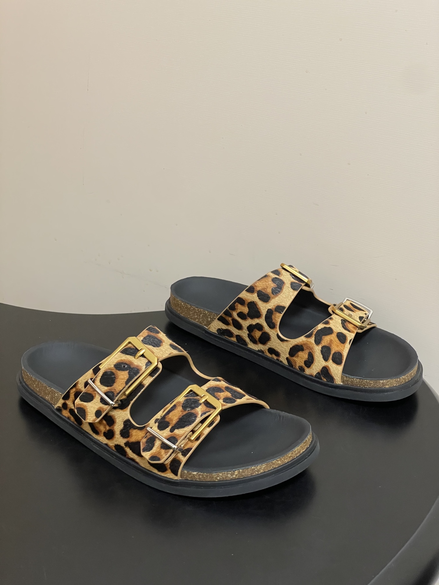 -THE ROW 26s春夏新款 TR 双带扣勃肯拖鞋马毛休闲沙滩凉拖鞋真正的好鞋，从不需要多余装饰。这