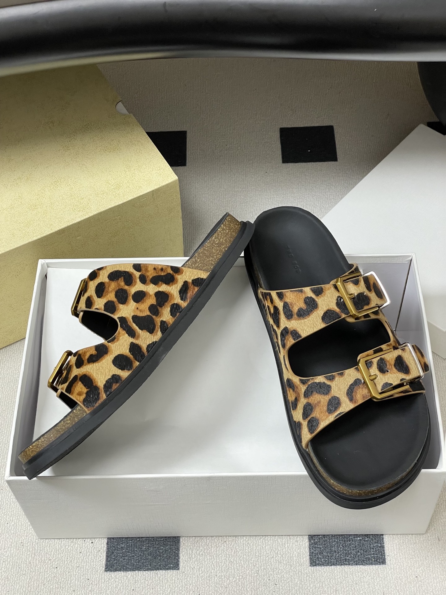 -THE ROW 26s春夏新款 TR 双带扣勃肯拖鞋马毛休闲沙滩凉拖鞋真正的好鞋，从不需要多余装饰。这