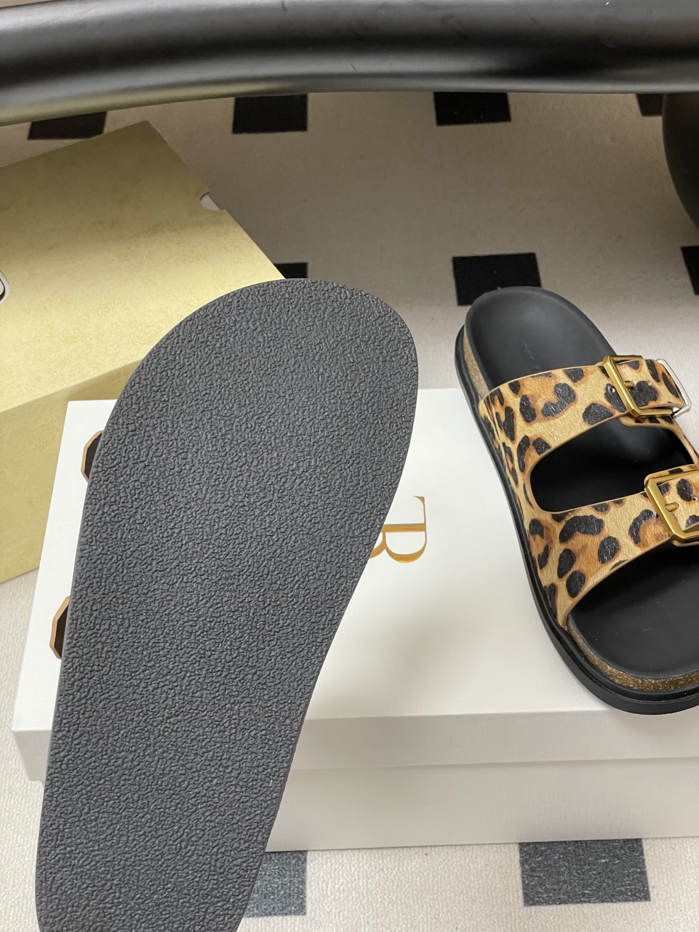 -THE ROW 26s春夏新款 TR 双带扣勃肯拖鞋马毛休闲沙滩凉拖鞋真正的好鞋，从不需要多余装饰。这