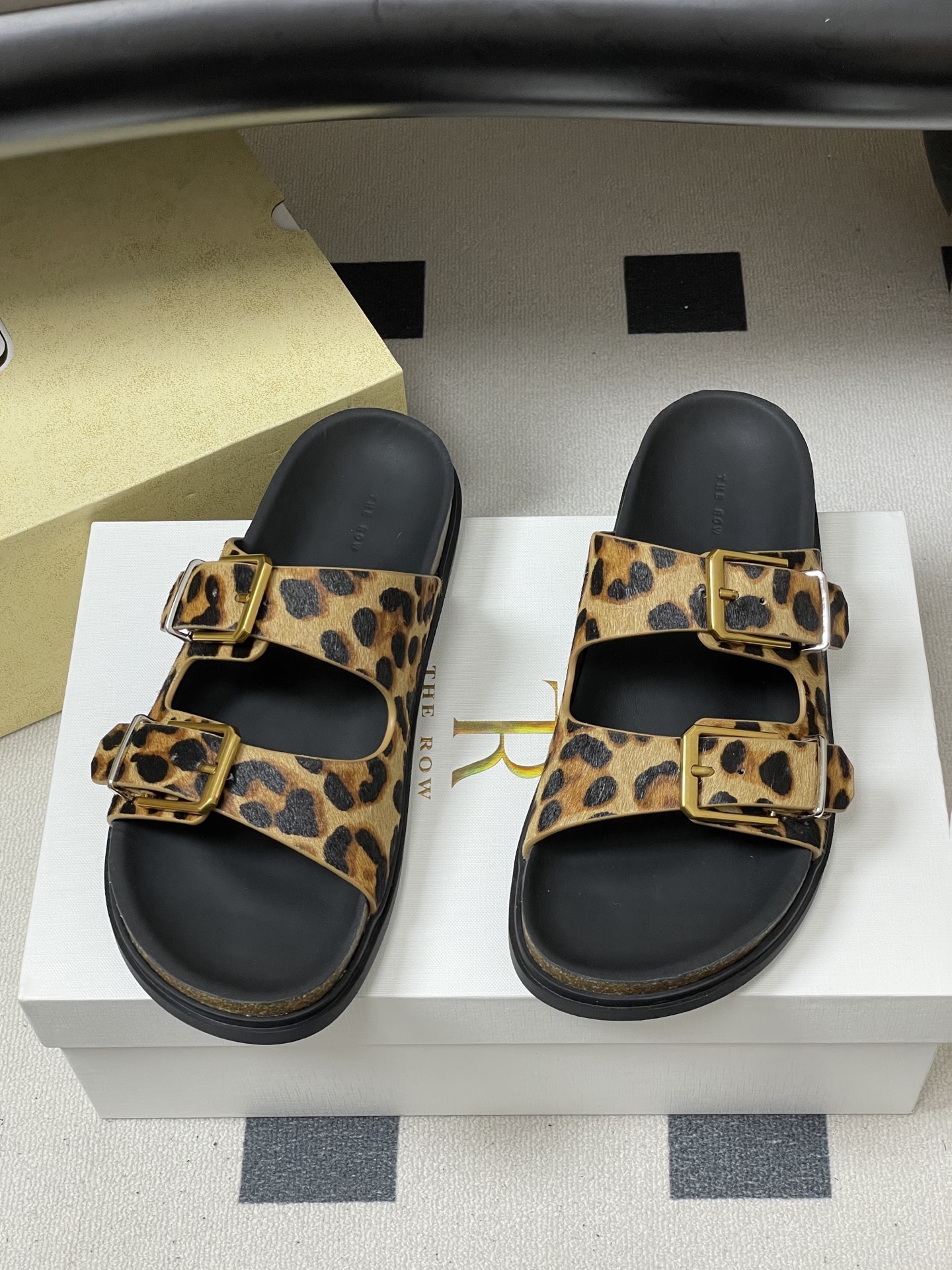 -THE ROW 26s春夏新款 TR 双带扣勃肯拖鞋马毛休闲沙滩凉拖鞋真正的好鞋，从不需要多余装饰。这