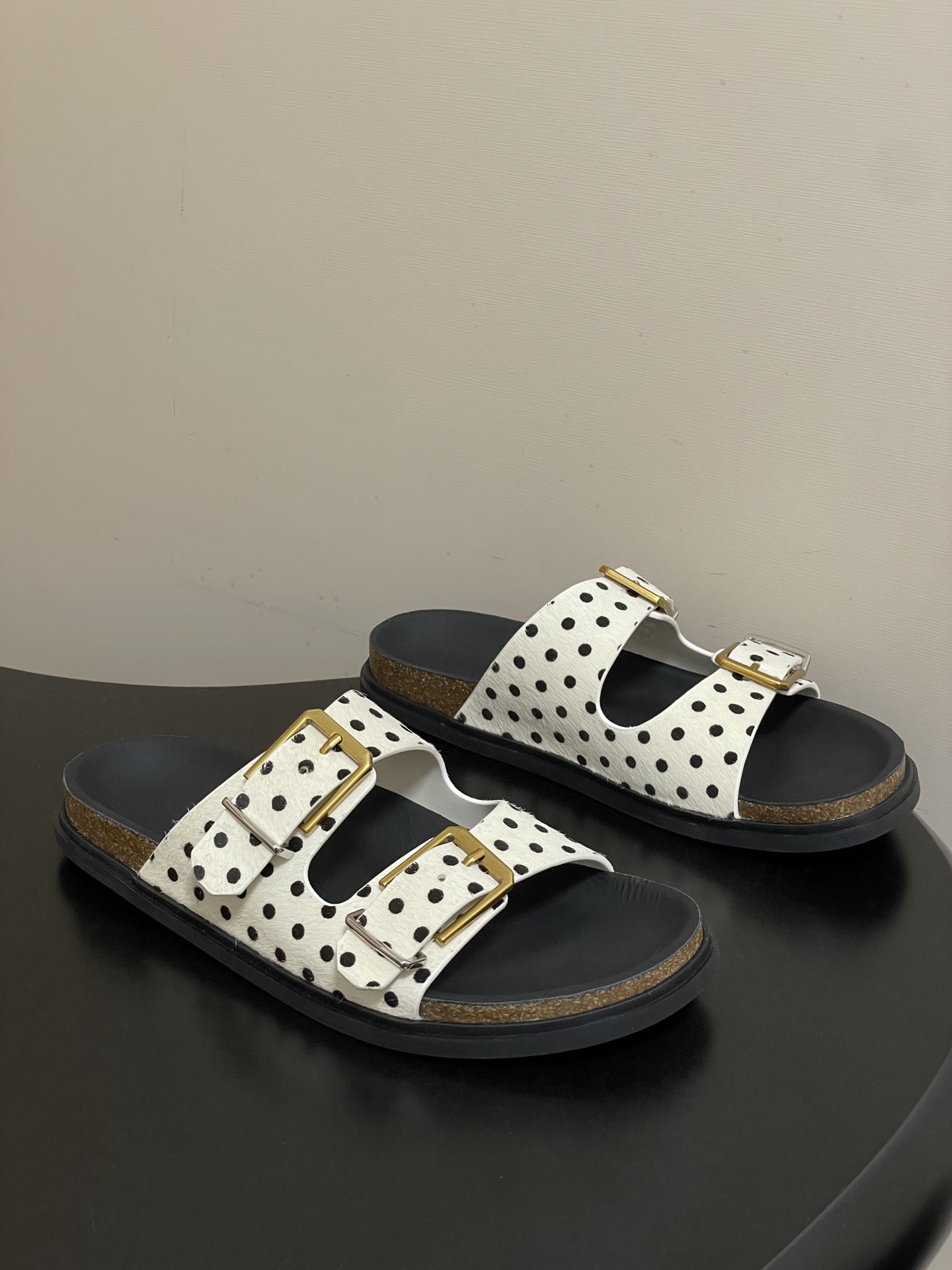 -THE ROW 26s春夏新款 TR 双带扣勃肯拖鞋马毛休闲沙滩凉拖鞋真正的好鞋，从不需要多余装饰。这