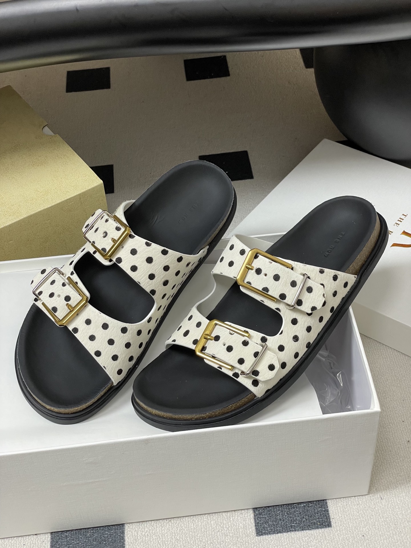 -THE ROW 26s春夏新款 TR 双带扣勃肯拖鞋马毛休闲沙滩凉拖鞋真正的好鞋，从不需要多余装饰。这