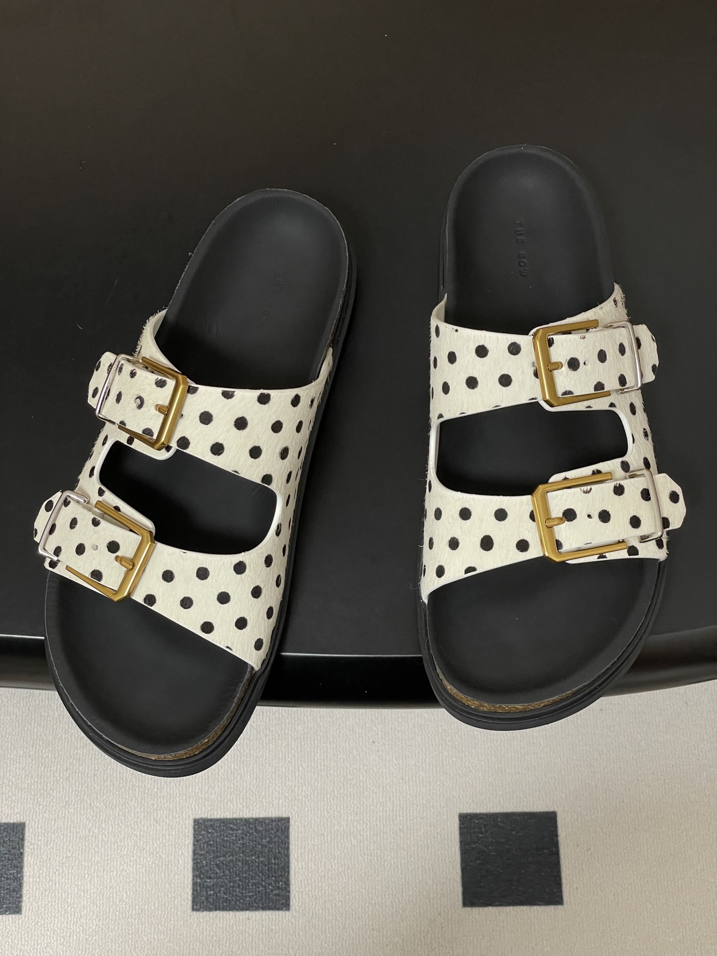 -THE ROW 26s春夏新款 TR 双带扣勃肯拖鞋马毛休闲沙滩凉拖鞋真正的好鞋，从不需要多余装饰。这