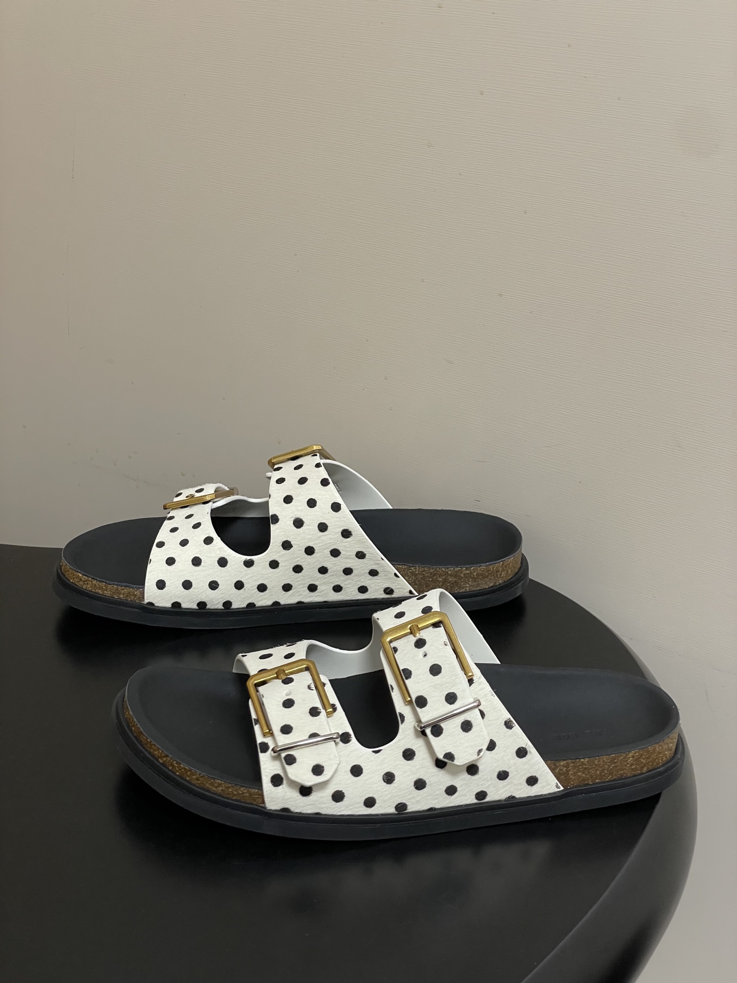 -THE ROW 26s春夏新款 TR 双带扣勃肯拖鞋马毛休闲沙滩凉拖鞋真正的好鞋，从不需要多余装饰。这