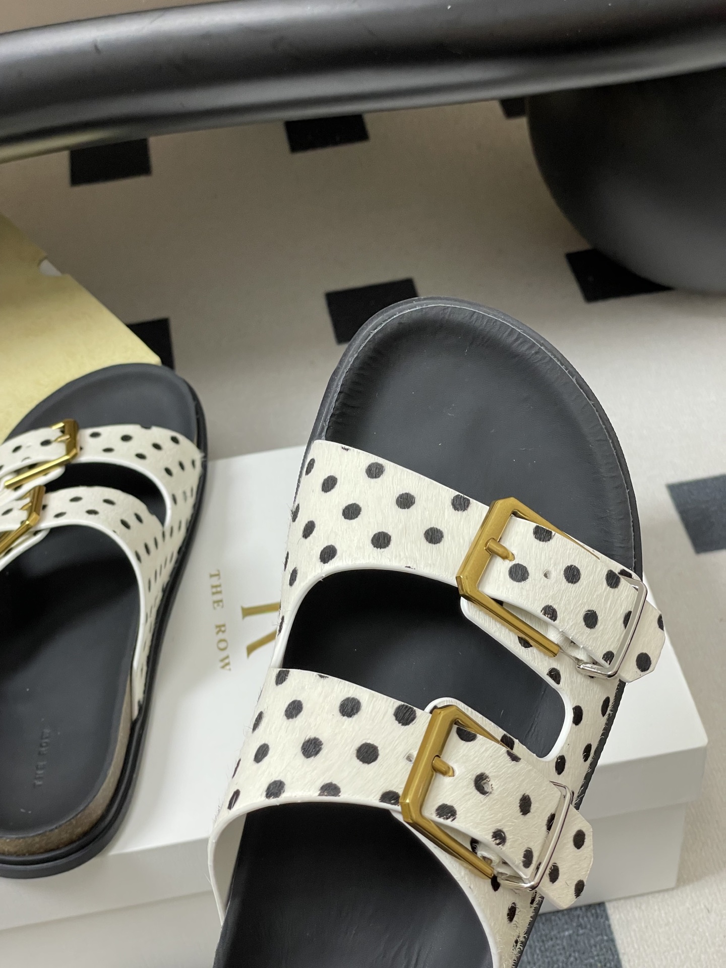 -THE ROW 26s春夏新款 TR 双带扣勃肯拖鞋马毛休闲沙滩凉拖鞋真正的好鞋，从不需要多余装饰。这