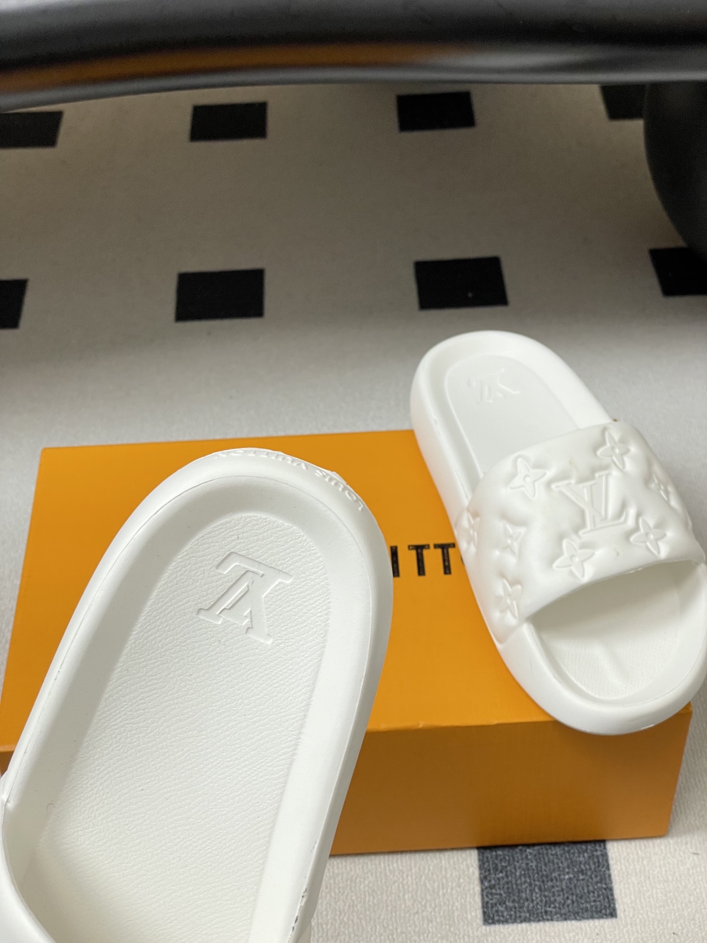 -Louis Vuitton 路易威登 Lv 经典款浮雕果冻拖鞋情侣款休闲沙滩鞋驴牌monogram 浮