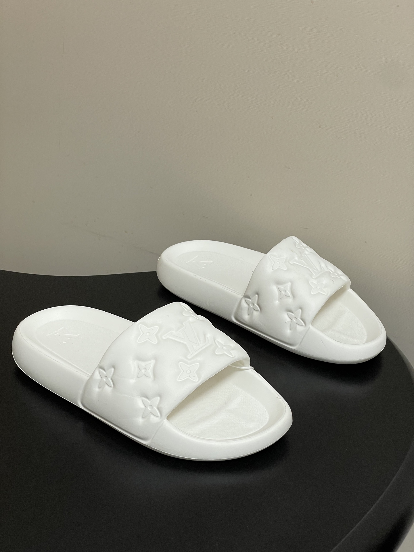 -Louis Vuitton 路易威登 Lv 经典款浮雕果冻拖鞋情侣款休闲沙滩鞋驴牌monogram 浮