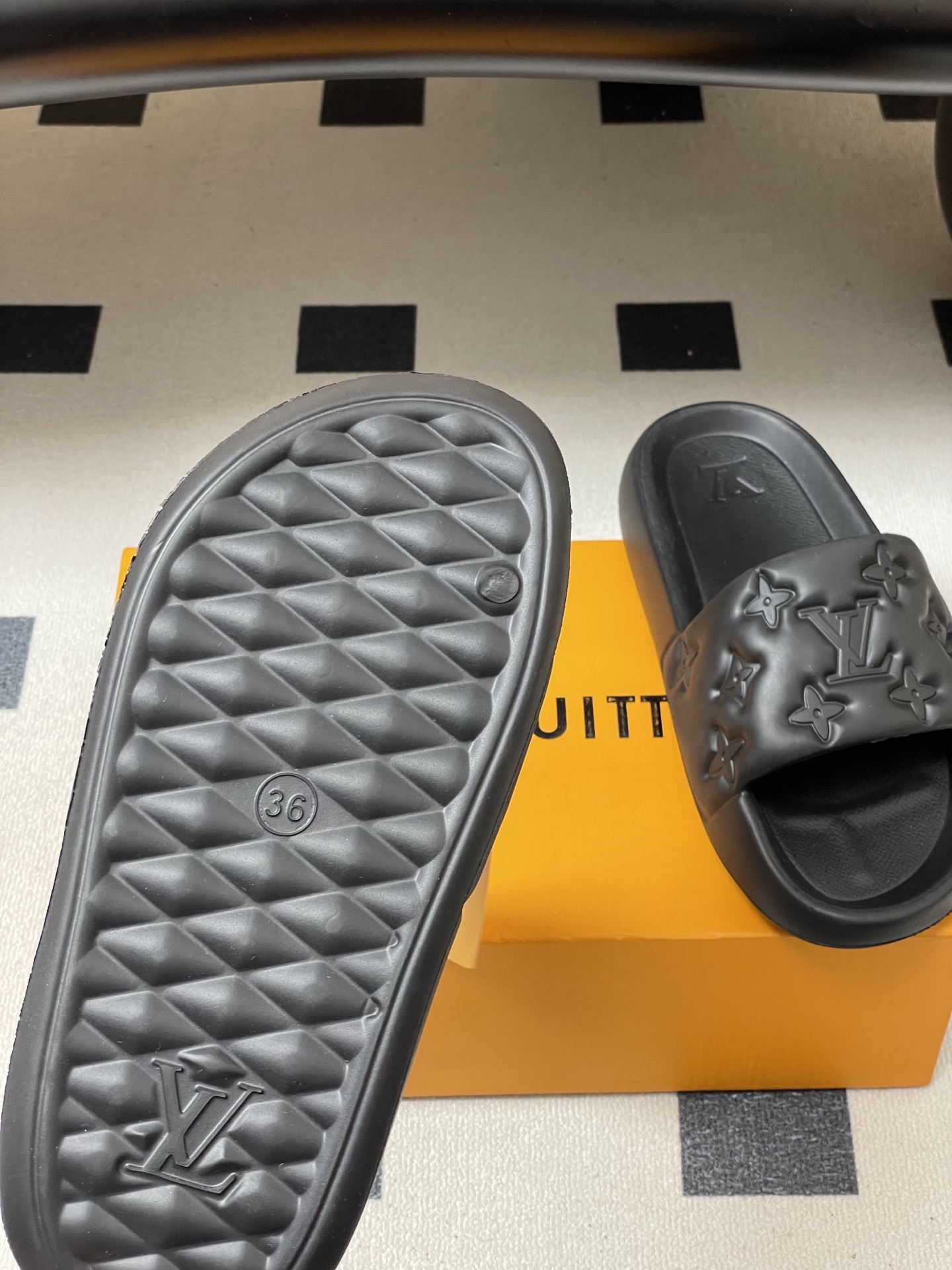 -Louis Vuitton 路易威登 Lv 经典款浮雕果冻拖鞋情侣款休闲沙滩鞋驴牌monogram 浮