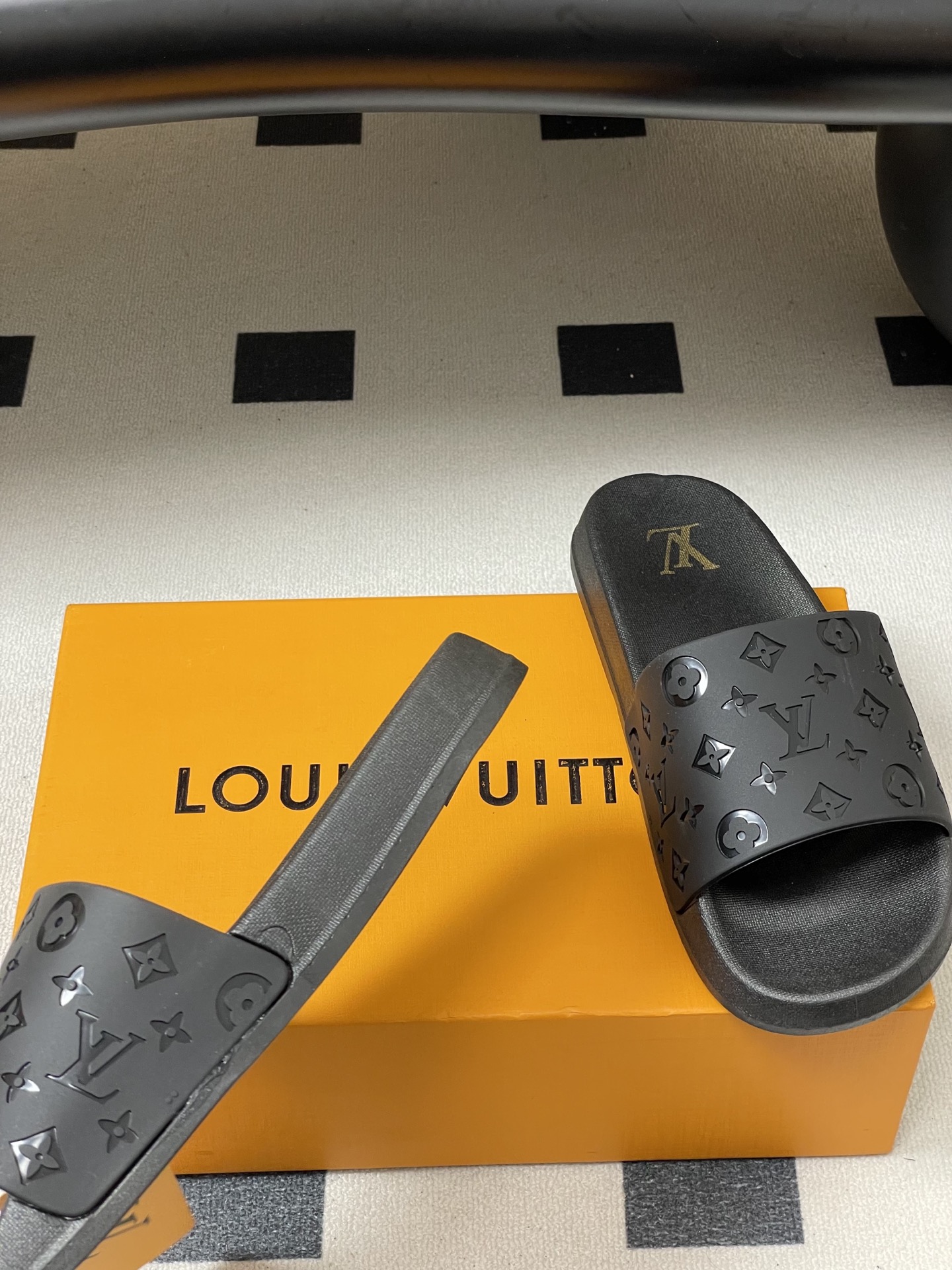 -Louis Vuitton 路易威登 Lv 经典款浮雕果冻拖鞋情侣款休闲沙滩鞋驴牌monogram 浮