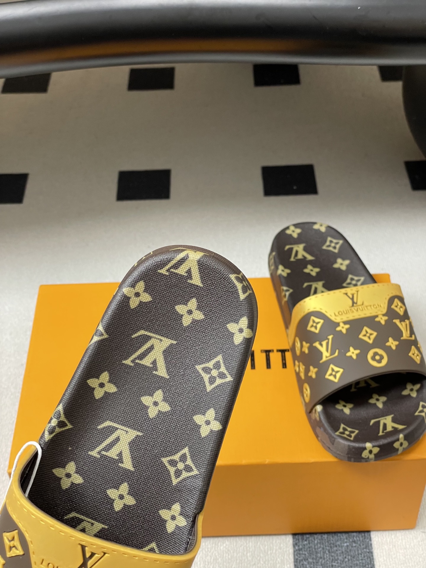-Louis Vuitton 路易威登 Lv 经典款浮雕果冻拖鞋情侣款休闲沙滩鞋驴牌monogram 浮