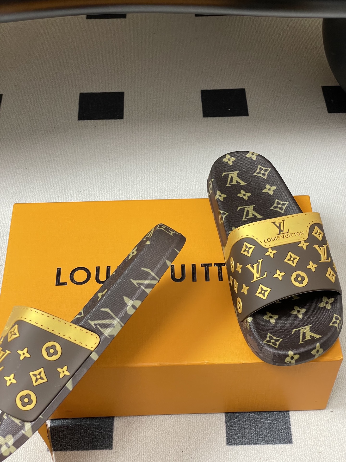 -Louis Vuitton 路易威登 Lv 经典款浮雕果冻拖鞋情侣款休闲沙滩鞋驴牌monogram 浮