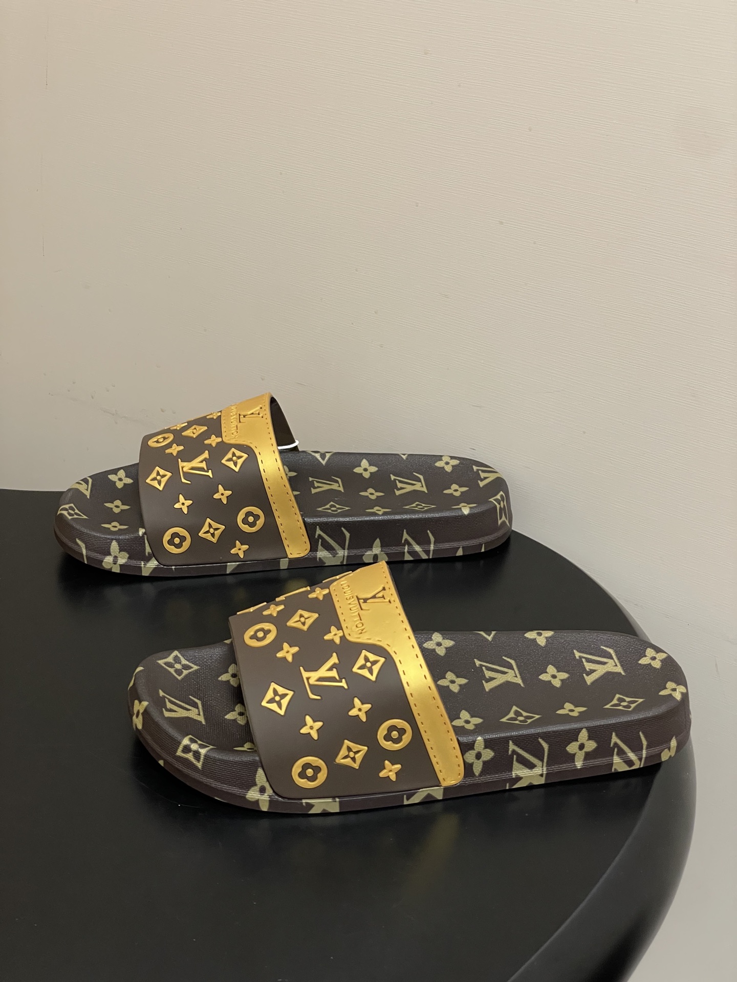 -Louis Vuitton 路易威登 Lv 经典款浮雕果冻拖鞋情侣款休闲沙滩鞋驴牌monogram 浮