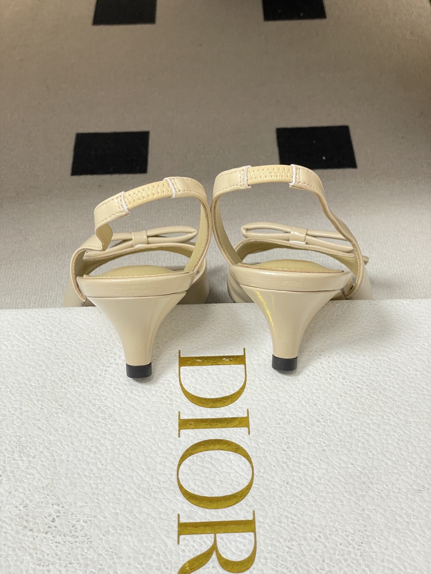 -26ss春夏新款Dior迪奥🆕最新走秀款 D-Bow带跟露跟凉鞋 CD字母蝴蝶结小猫跟露趾鱼嘴后空矮跟