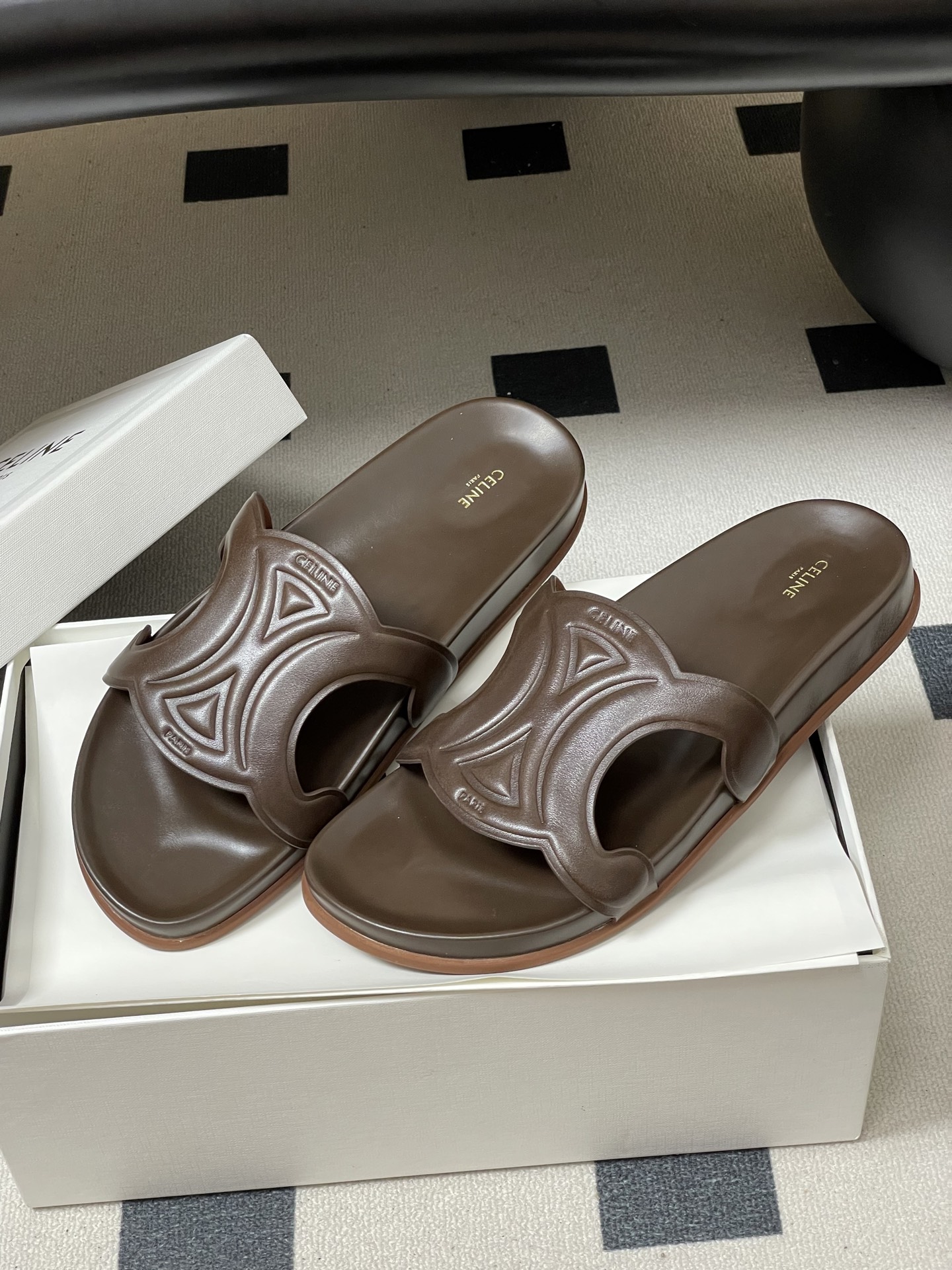 -26ss春夏新款 CELINE 赛琳 思琳复古皮面拖鞋 经典凯旋门英伦风平底休闲凉拖鞋简约大气时髦 耐