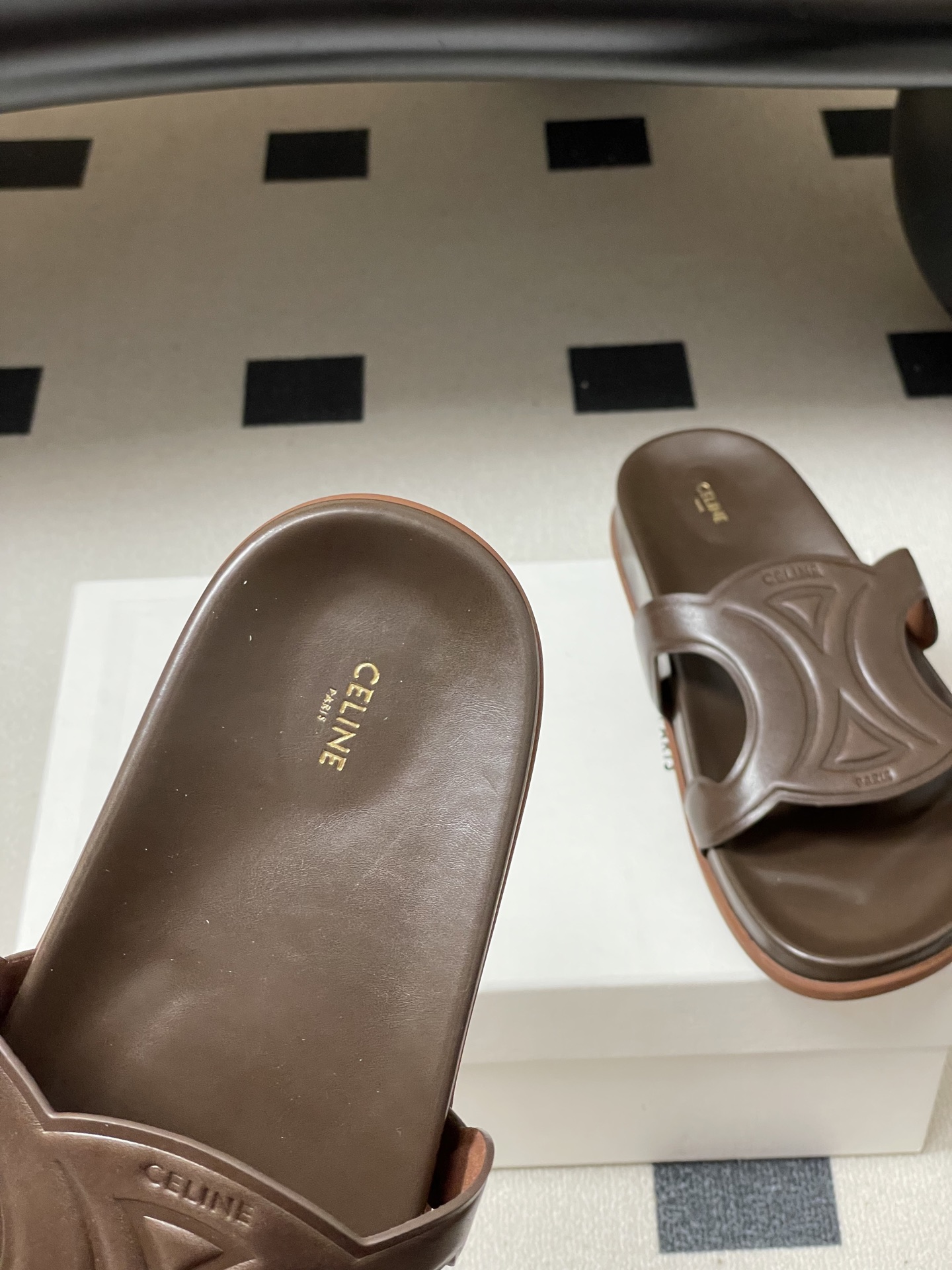 -26ss春夏新款 CELINE 赛琳 思琳复古皮面拖鞋 经典凯旋门英伦风平底休闲凉拖鞋简约大气时髦 耐