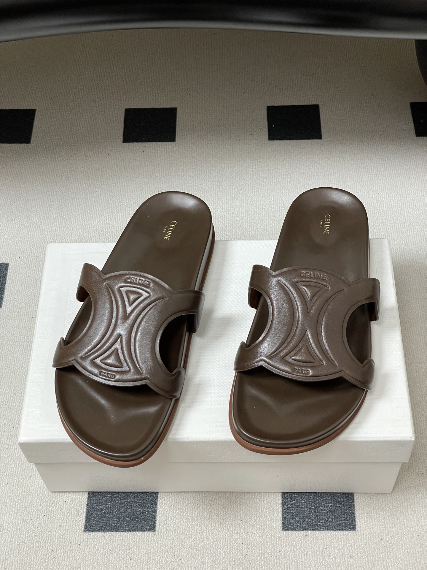 -26ss春夏新款 CELINE 赛琳 思琳复古皮面拖鞋 经典凯旋门英伦风平底休闲凉拖鞋简约大气时髦 耐