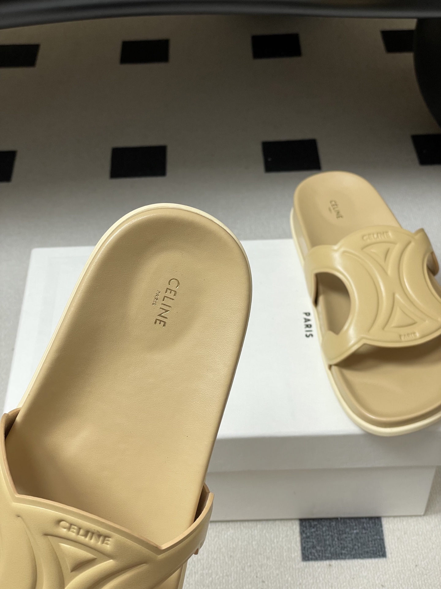 -26ss春夏新款 CELINE 赛琳 思琳复古皮面拖鞋 经典凯旋门英伦风平底休闲凉拖鞋简约大气时髦 耐