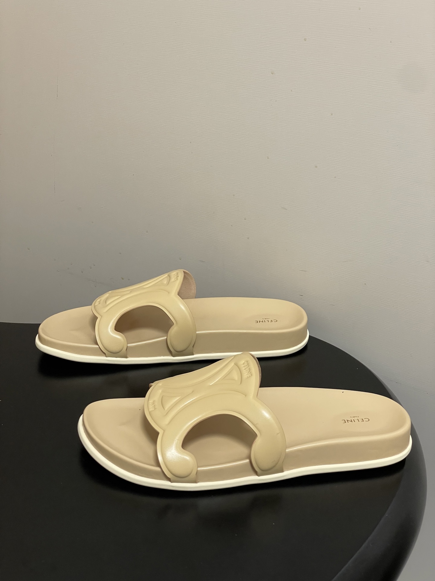 -26ss春夏新款 CELINE 赛琳 思琳复古皮面拖鞋 经典凯旋门英伦风平底休闲凉拖鞋简约大气时髦 耐