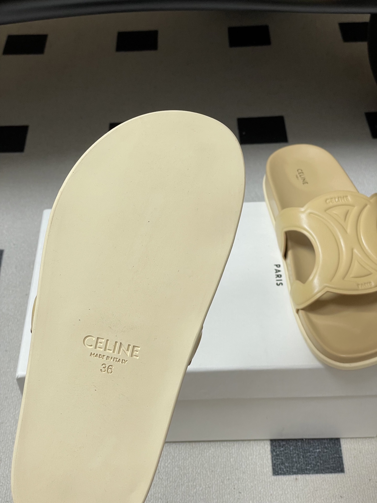 -26ss春夏新款 CELINE 赛琳 思琳复古皮面拖鞋 经典凯旋门英伦风平底休闲凉拖鞋简约大气时髦 耐