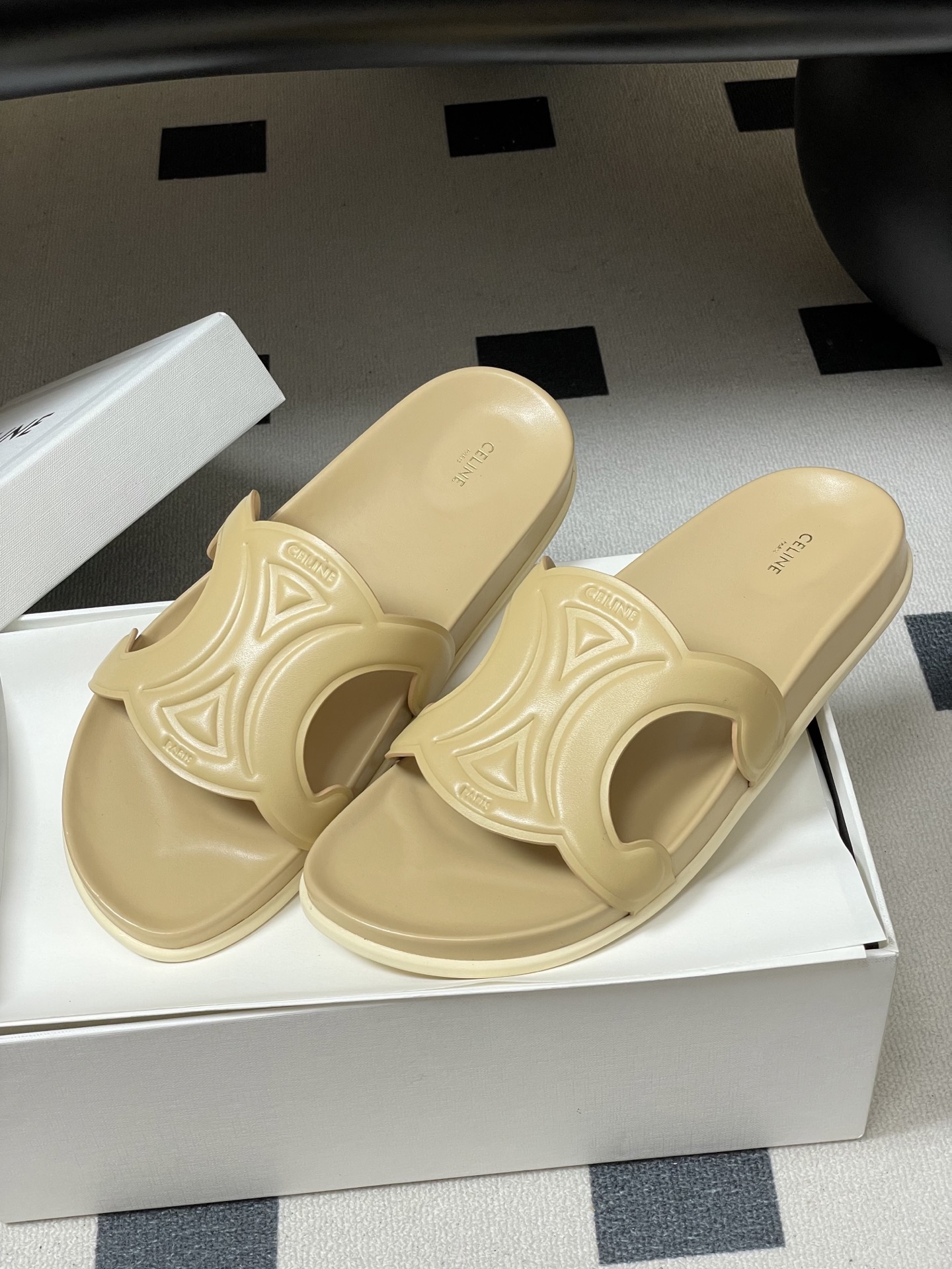 -26ss春夏新款 CELINE 赛琳 思琳复古皮面拖鞋 经典凯旋门英伦风平底休闲凉拖鞋简约大气时髦 耐