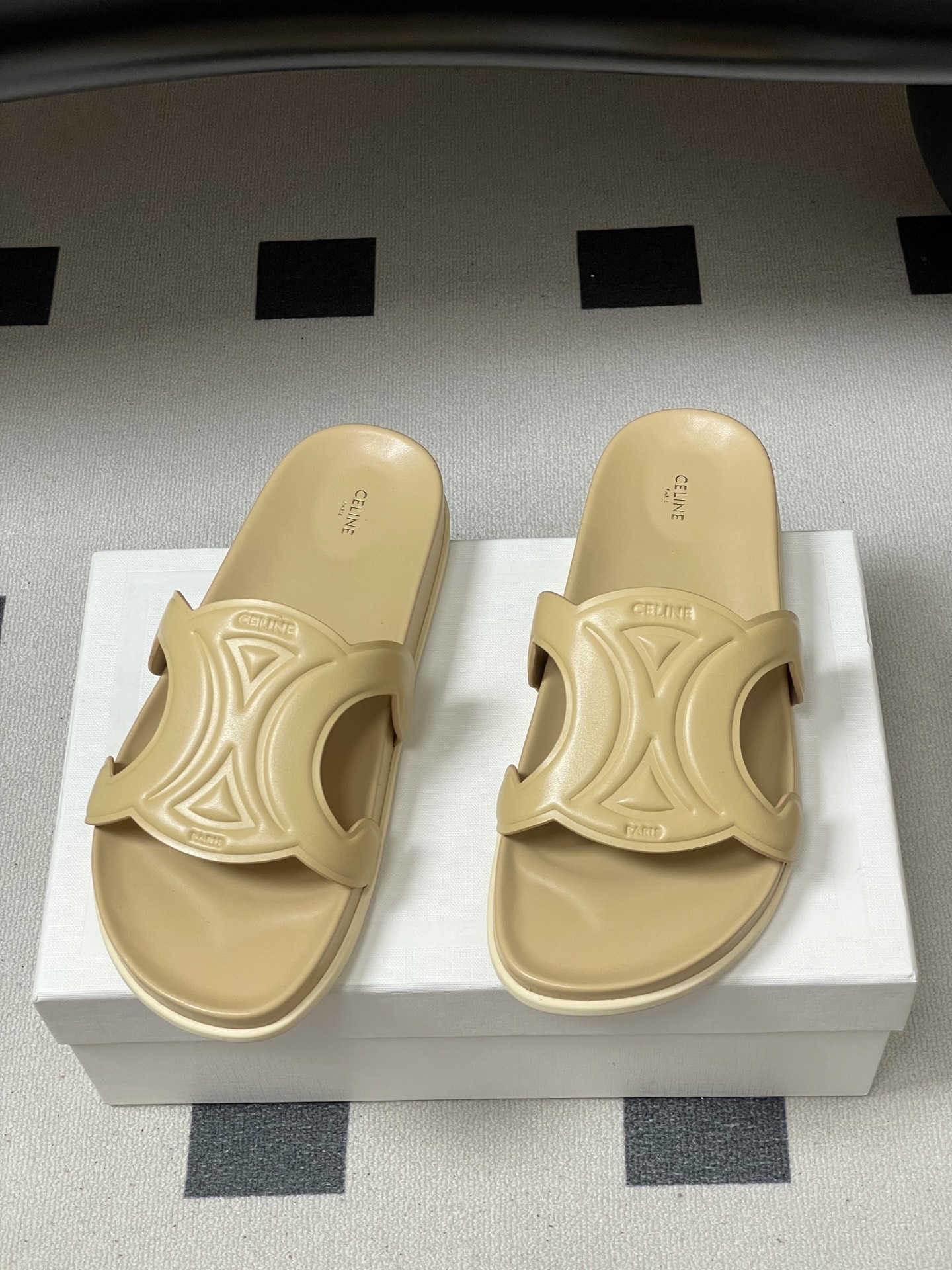 -26ss春夏新款 CELINE 赛琳 思琳复古皮面拖鞋 经典凯旋门英伦风平底休闲凉拖鞋简约大气时髦 耐