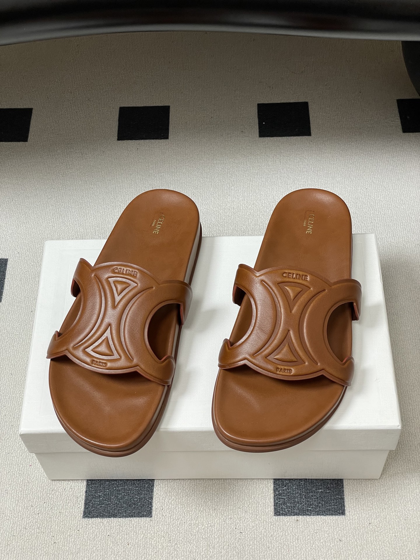-26ss春夏新款 CELINE 赛琳 思琳复古皮面拖鞋 经典凯旋门英伦风平底休闲凉拖鞋简约大气时髦 耐