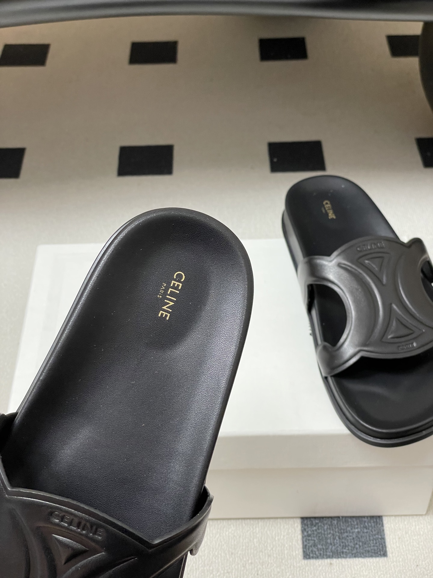-26ss春夏新款 CELINE 赛琳 思琳复古皮面拖鞋 经典凯旋门英伦风平底休闲凉拖鞋简约大气时髦 耐