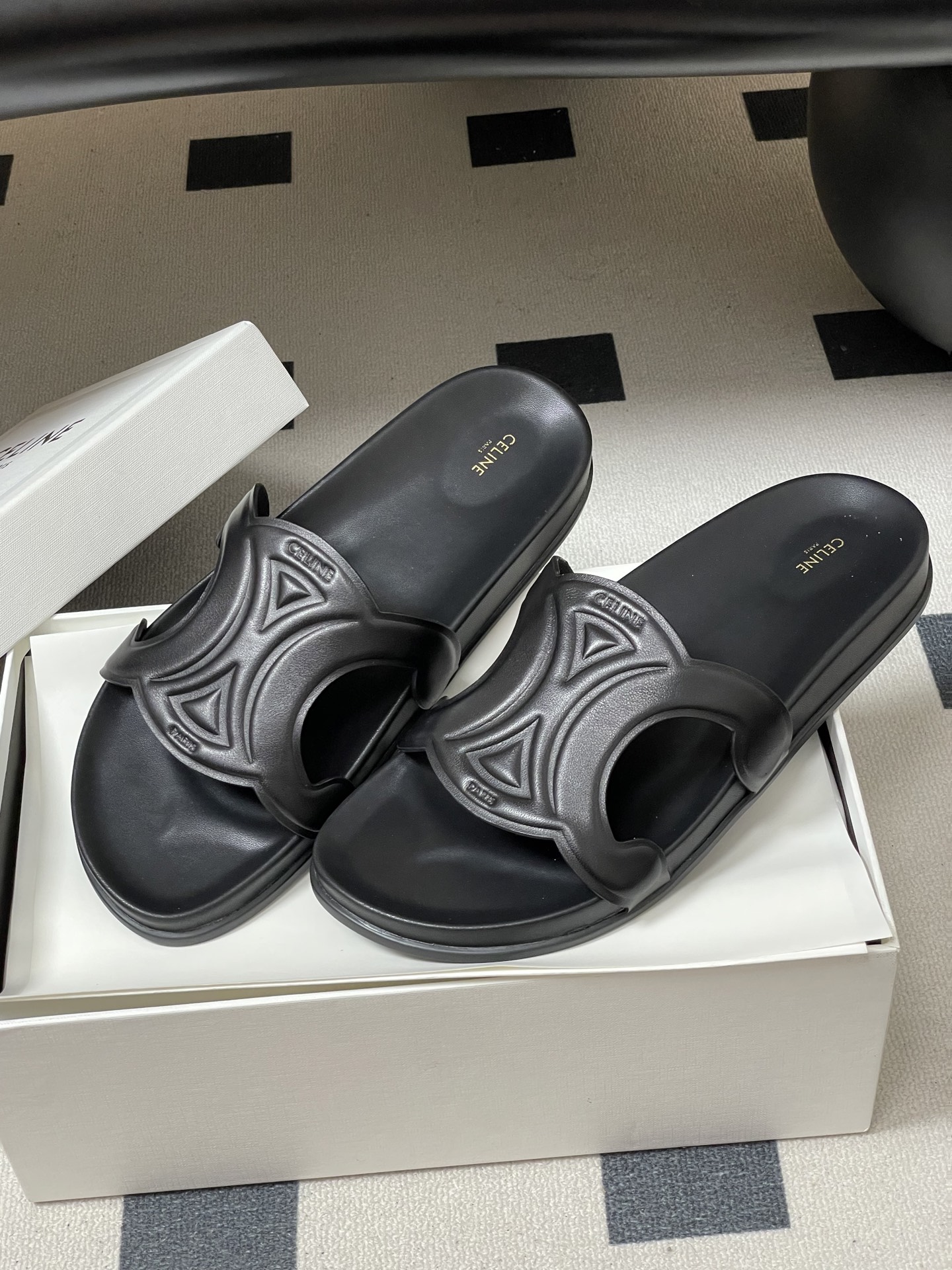 -26ss春夏新款 CELINE 赛琳 思琳复古皮面拖鞋 经典凯旋门英伦风平底休闲凉拖鞋简约大气时髦 耐