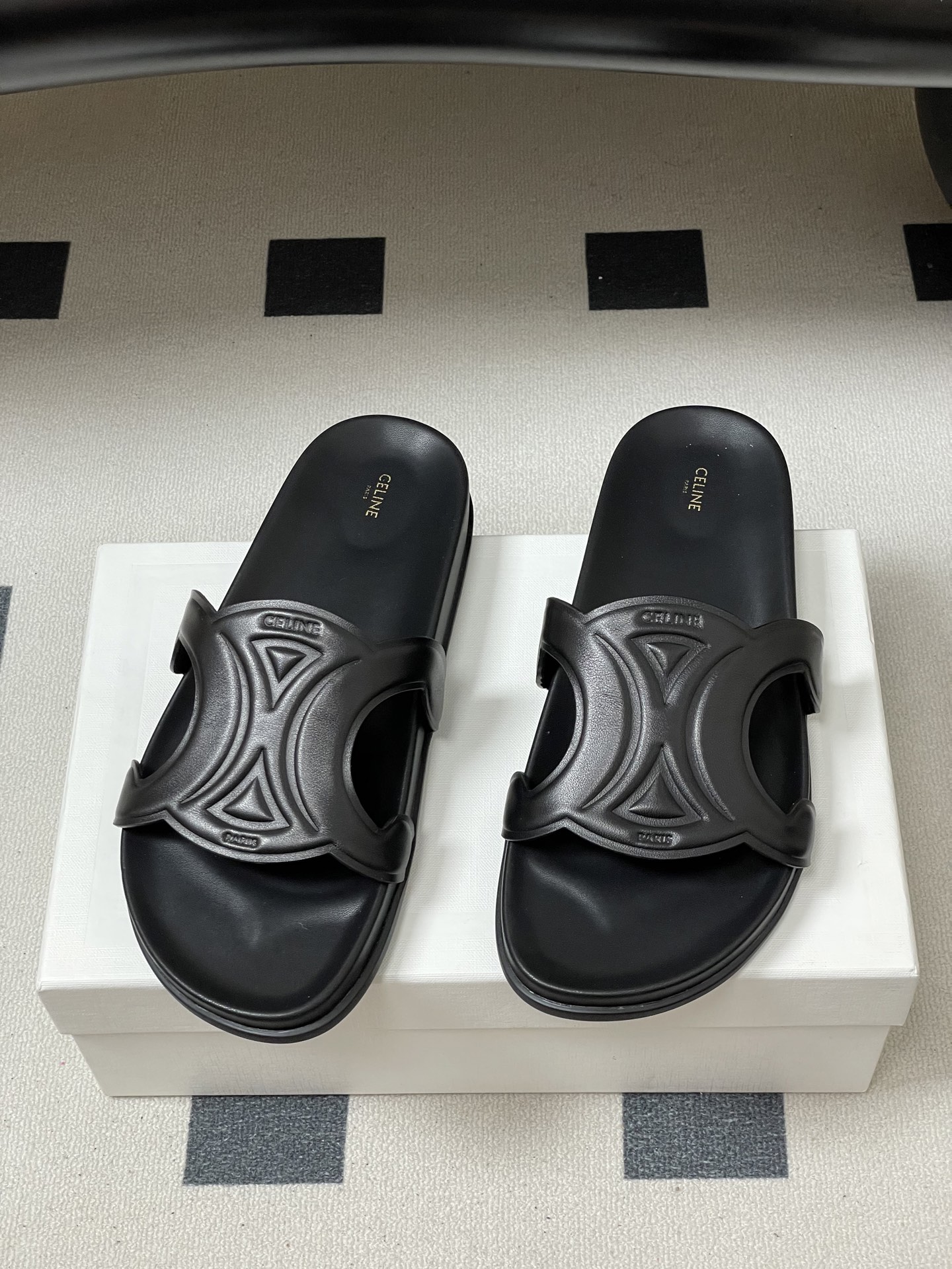 -26ss春夏新款 CELINE 赛琳 思琳复古皮面拖鞋 经典凯旋门英伦风平底休闲凉拖鞋简约大气时髦 耐