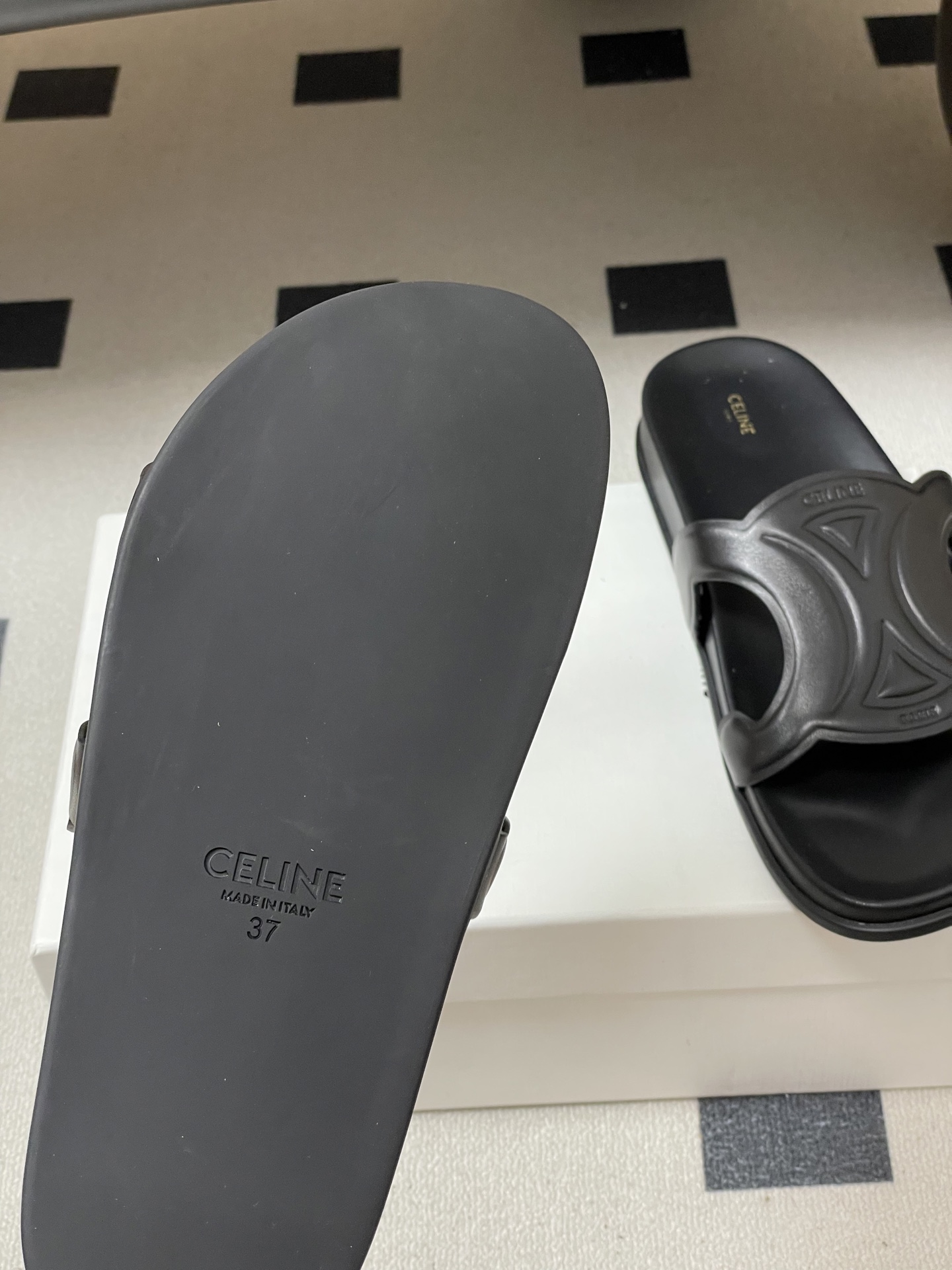 -26ss春夏新款 CELINE 赛琳 思琳复古皮面拖鞋 经典凯旋门英伦风平底休闲凉拖鞋简约大气时髦 耐