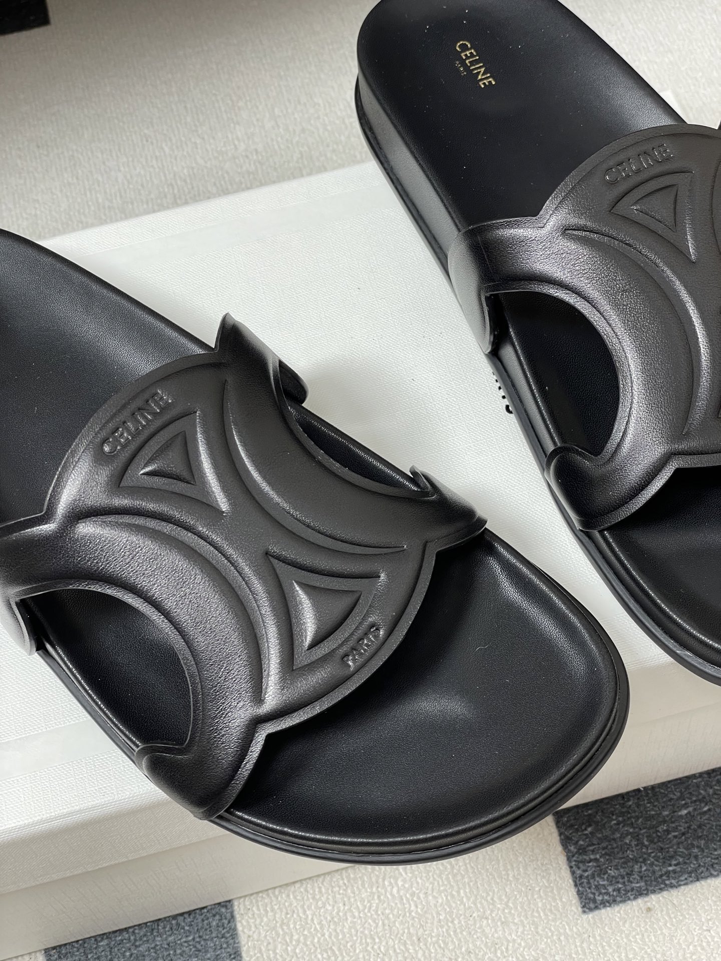 -26ss春夏新款 CELINE 赛琳 思琳复古皮面拖鞋 经典凯旋门英伦风平底休闲凉拖鞋简约大气时髦 耐