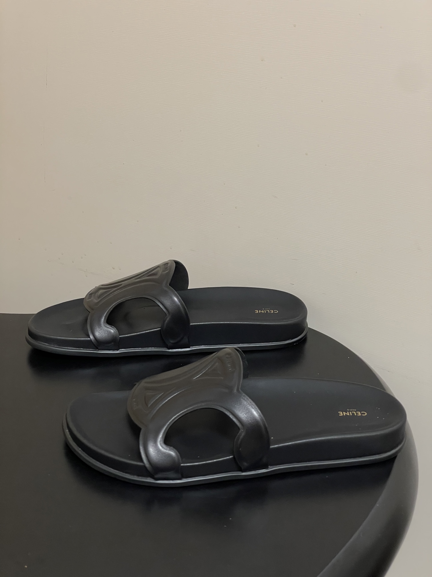 -26ss春夏新款 CELINE 赛琳 思琳复古皮面拖鞋 经典凯旋门英伦风平底休闲凉拖鞋简约大气时髦 耐