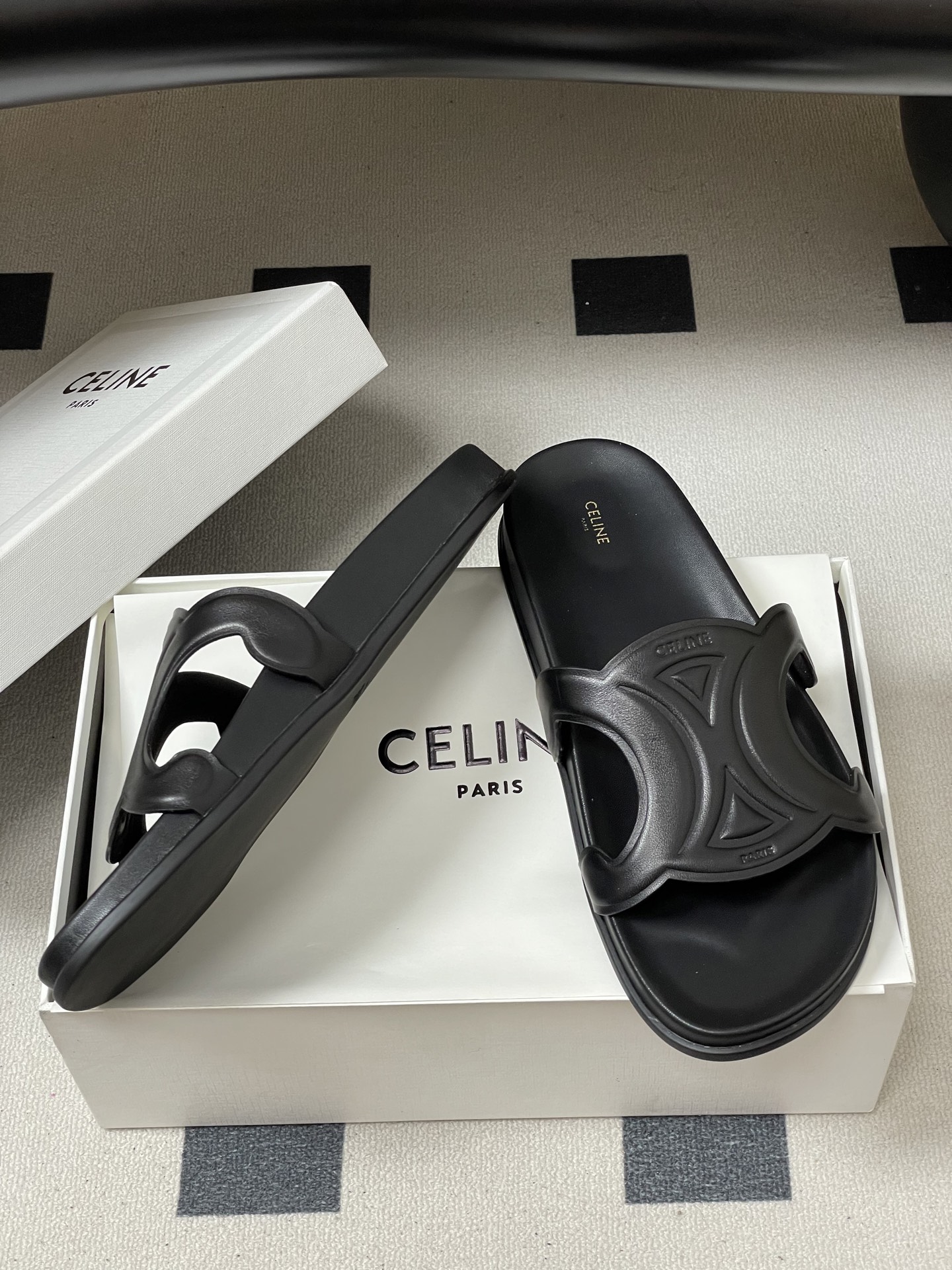 -26ss春夏新款 CELINE 赛琳 思琳复古皮面拖鞋 经典凯旋门英伦风平底休闲凉拖鞋简约大气时髦 耐