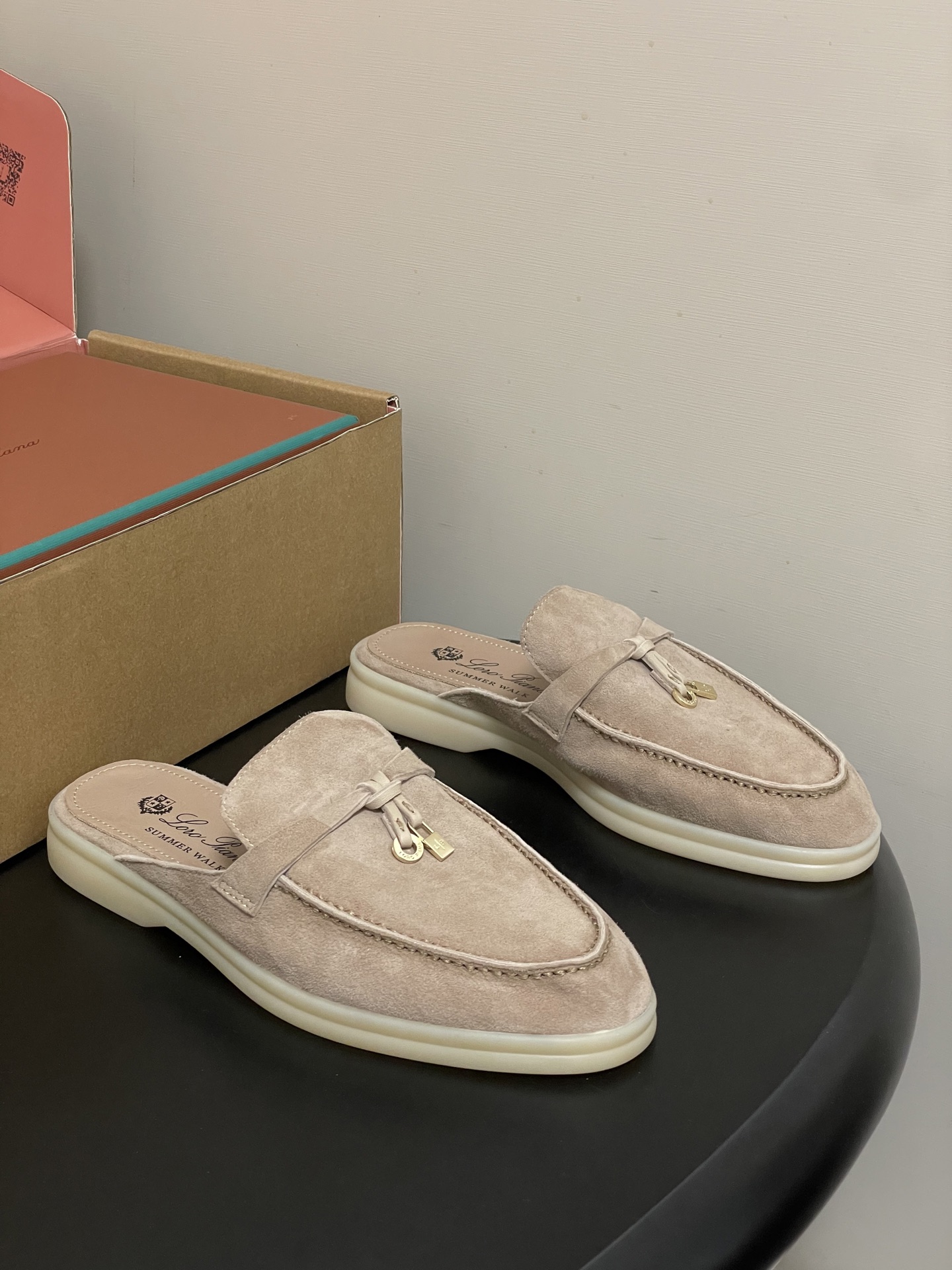 -莞产（陪高档飞机盒✈️）Loro Piana 诺悠翩雅 LP 经典款 Babouche Charms 
