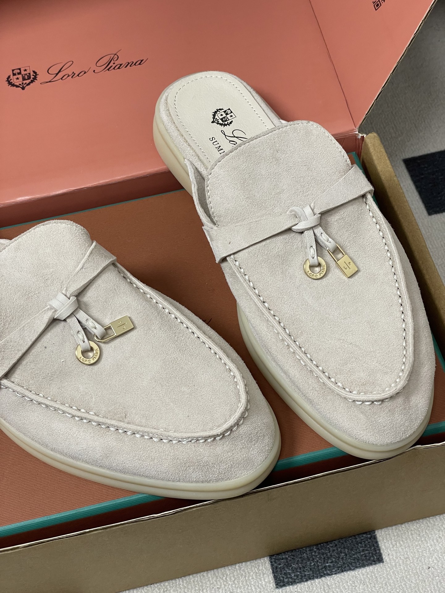 -莞产（陪高档飞机盒✈️）Loro Piana 诺悠翩雅 LP 经典款 Babouche Charms 