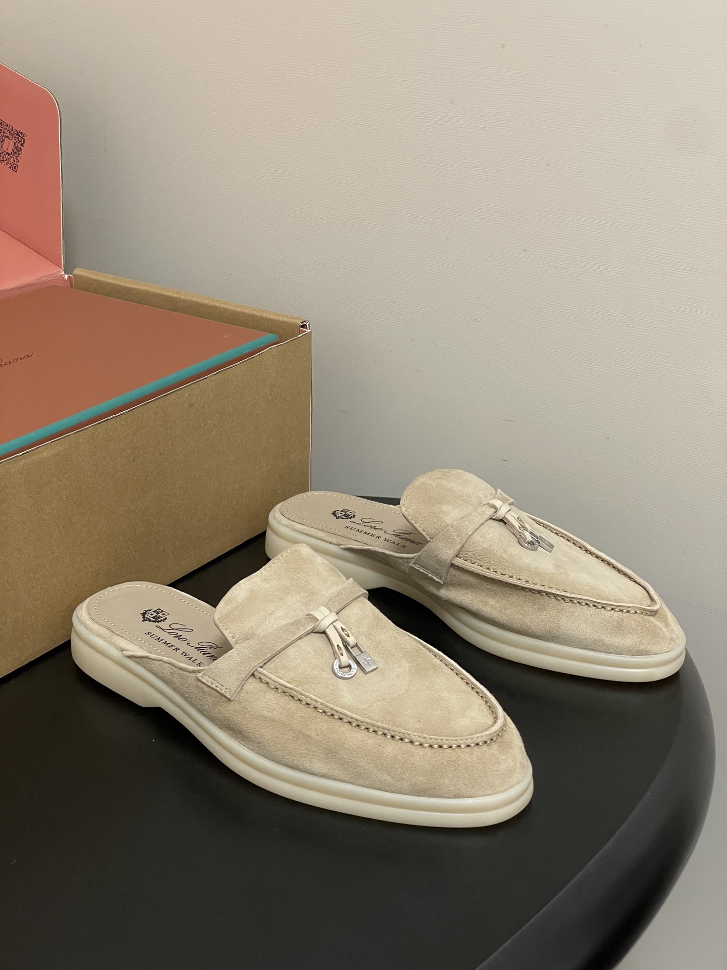 -莞产（陪高档飞机盒✈️）Loro Piana 诺悠翩雅 LP 经典款 Babouche Charms 
