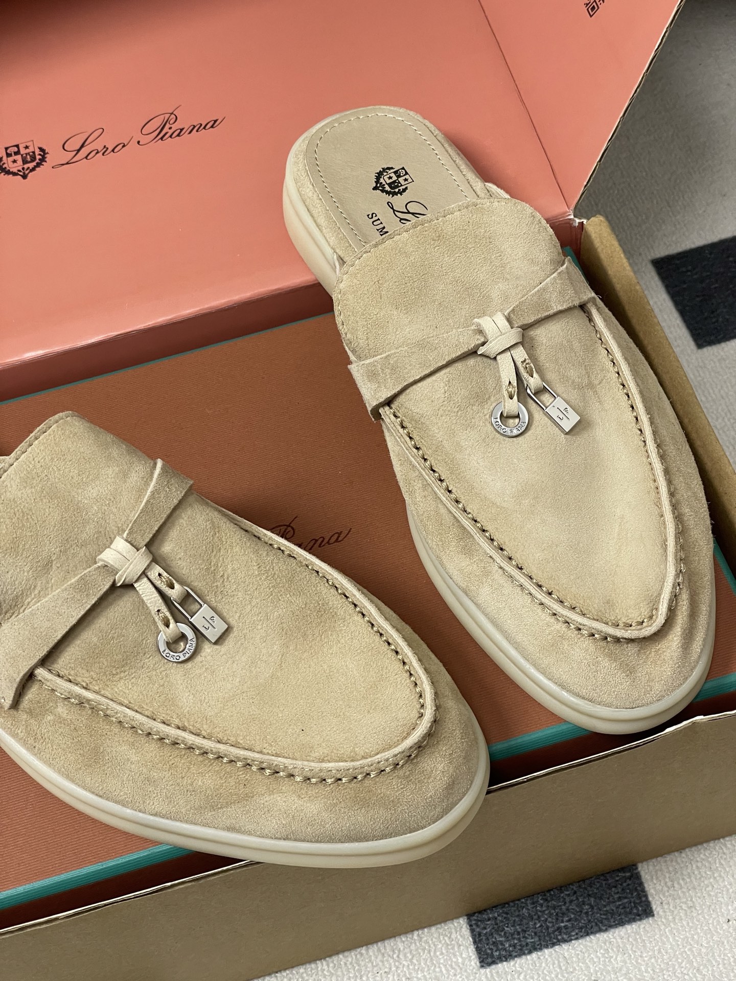 -莞产（陪高档飞机盒✈️）Loro Piana 诺悠翩雅 LP 经典款 Babouche Charms 