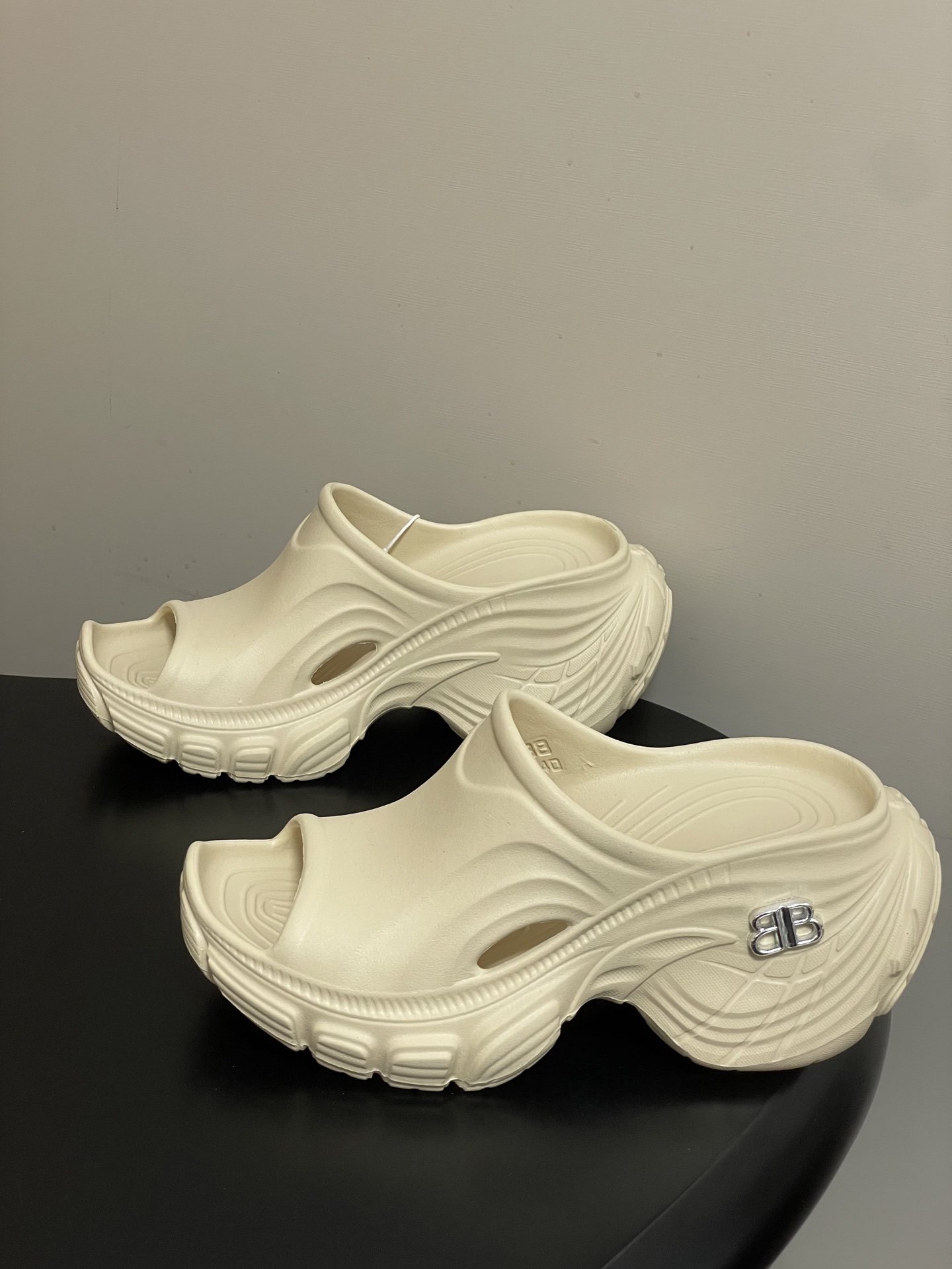 -26s春夏新款Balenciaga巴黎世家 恨天高 坡跟厚底沙滩拖鞋经典BB字母扣一字拖鞋休闲沙滩厚底