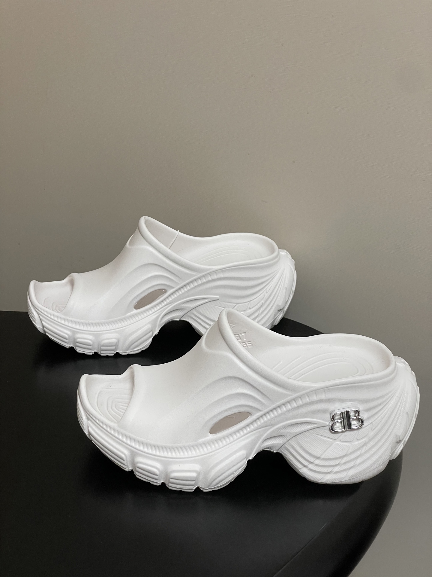 -26s春夏新款Balenciaga巴黎世家 恨天高 坡跟厚底沙滩拖鞋经典BB字母扣一字拖鞋休闲沙滩厚底