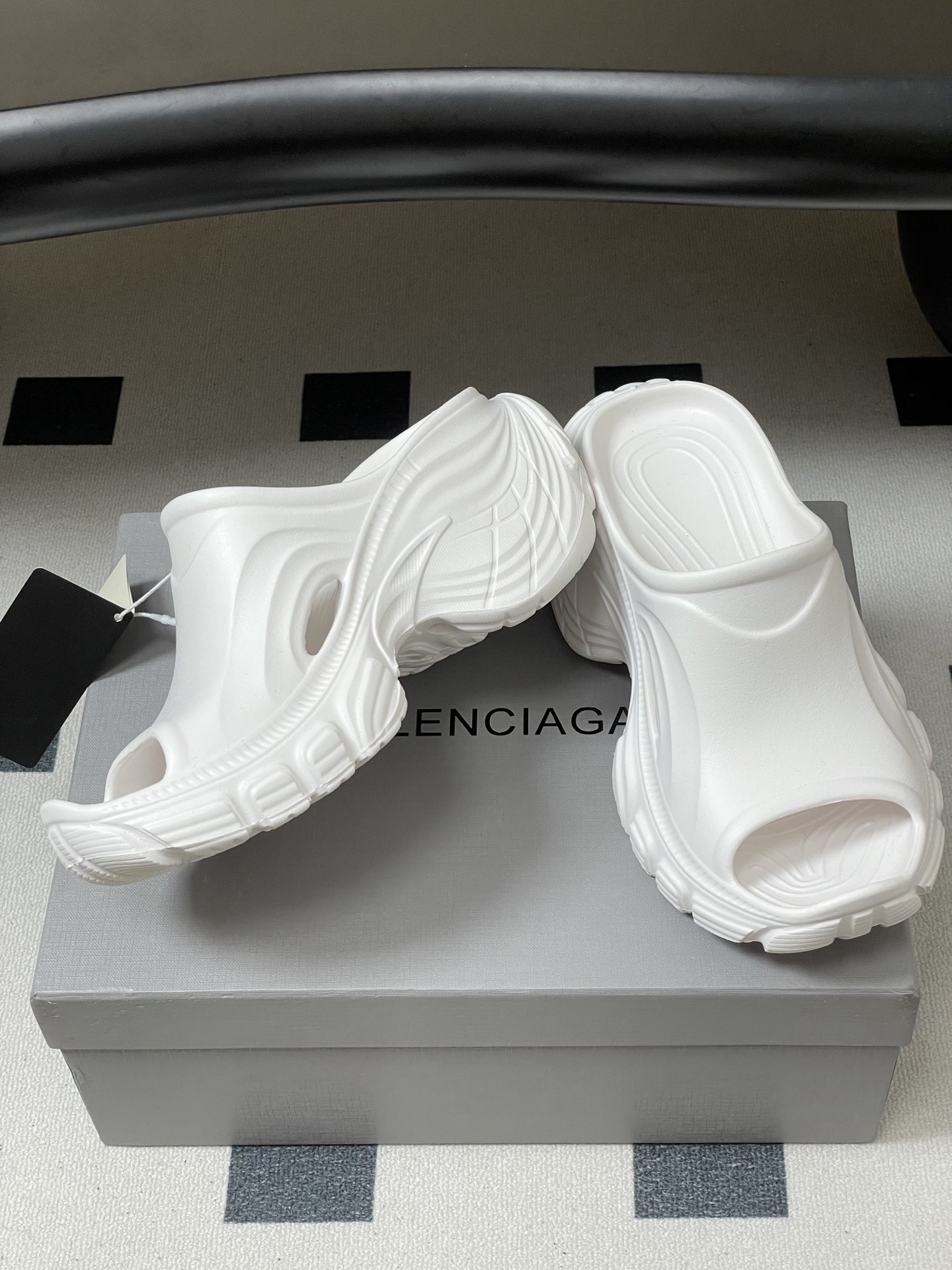-26s春夏新款Balenciaga巴黎世家 恨天高 坡跟厚底沙滩拖鞋经典BB字母扣一字拖鞋休闲沙滩厚底
