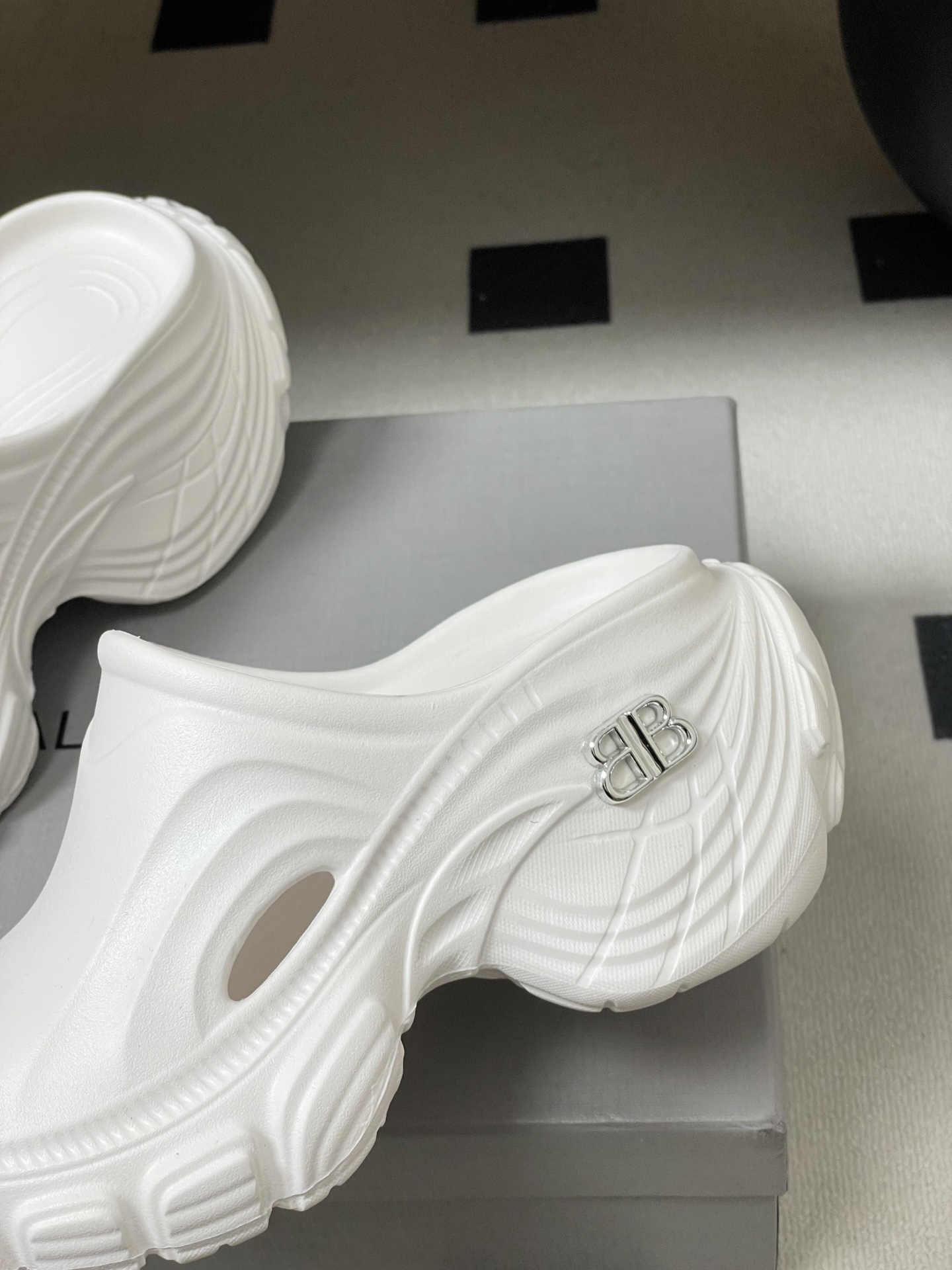 -26s春夏新款Balenciaga巴黎世家 恨天高 坡跟厚底沙滩拖鞋经典BB字母扣一字拖鞋休闲沙滩厚底