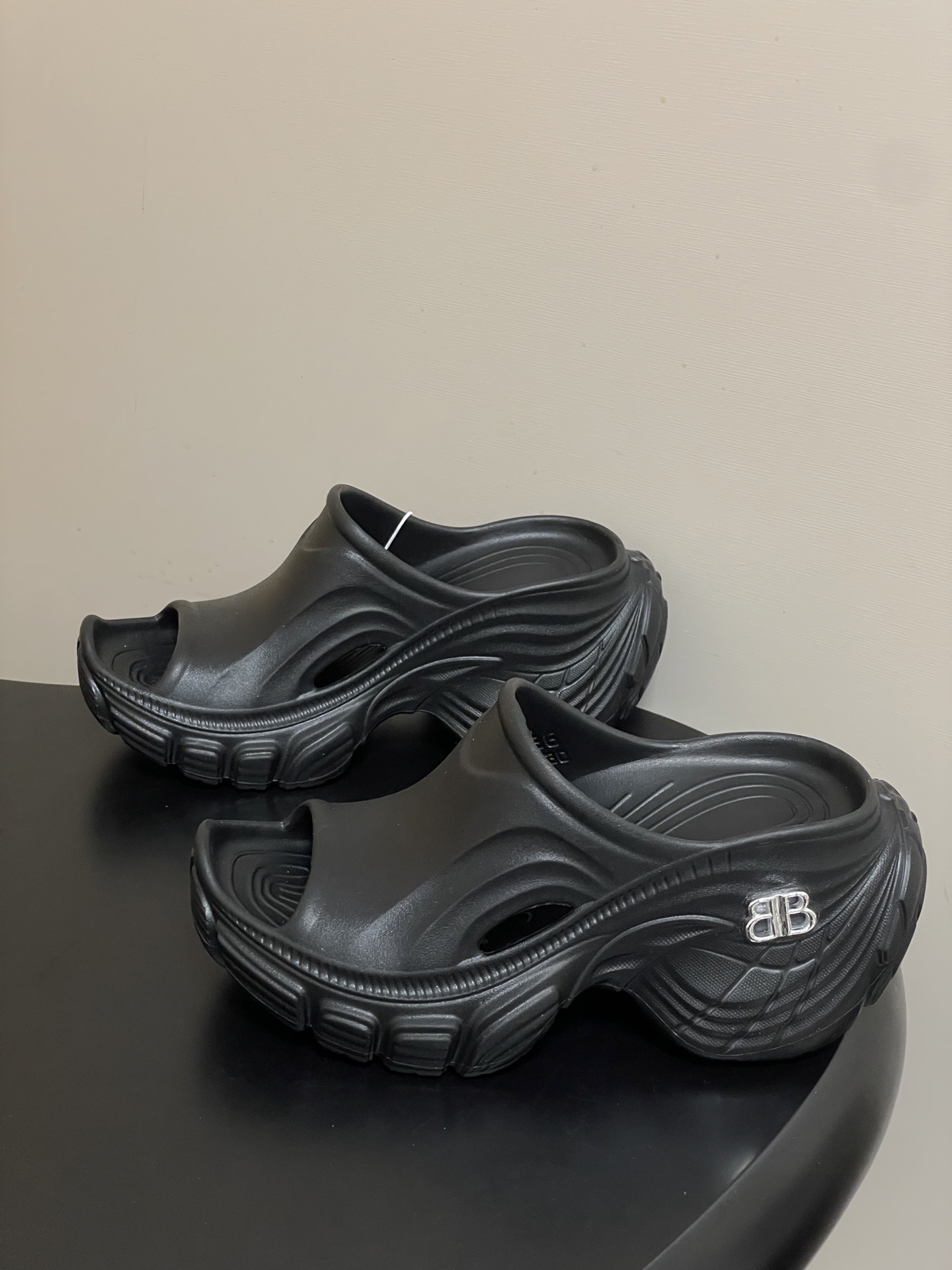 -26s春夏新款Balenciaga巴黎世家 恨天高 坡跟厚底沙滩拖鞋经典BB字母扣一字拖鞋休闲沙滩厚底