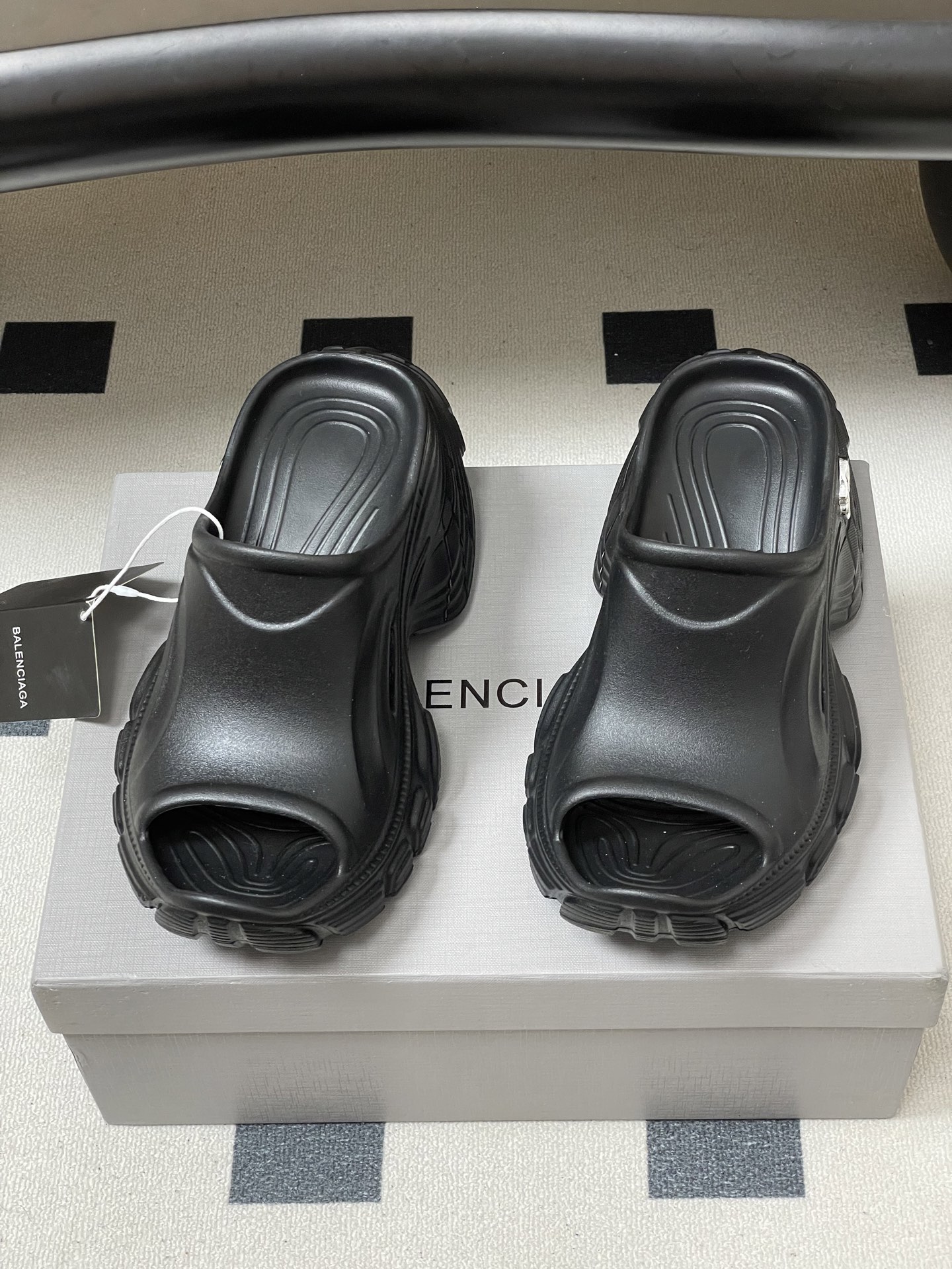 -26s春夏新款Balenciaga巴黎世家 恨天高 坡跟厚底沙滩拖鞋经典BB字母扣一字拖鞋休闲沙滩厚底