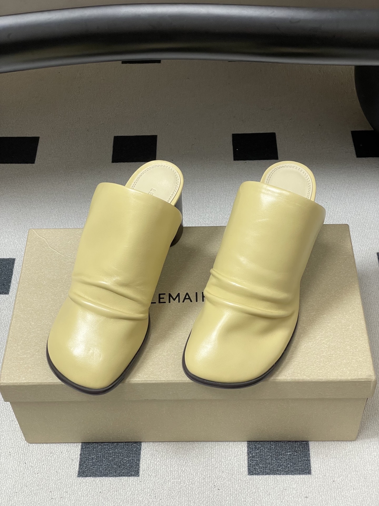 -Lemaire 2026ss春夏新款 绝美粗跟穆勒鞋复古高跟包头露跟凉拖鞋方头设计，自带一种慵懒的高级